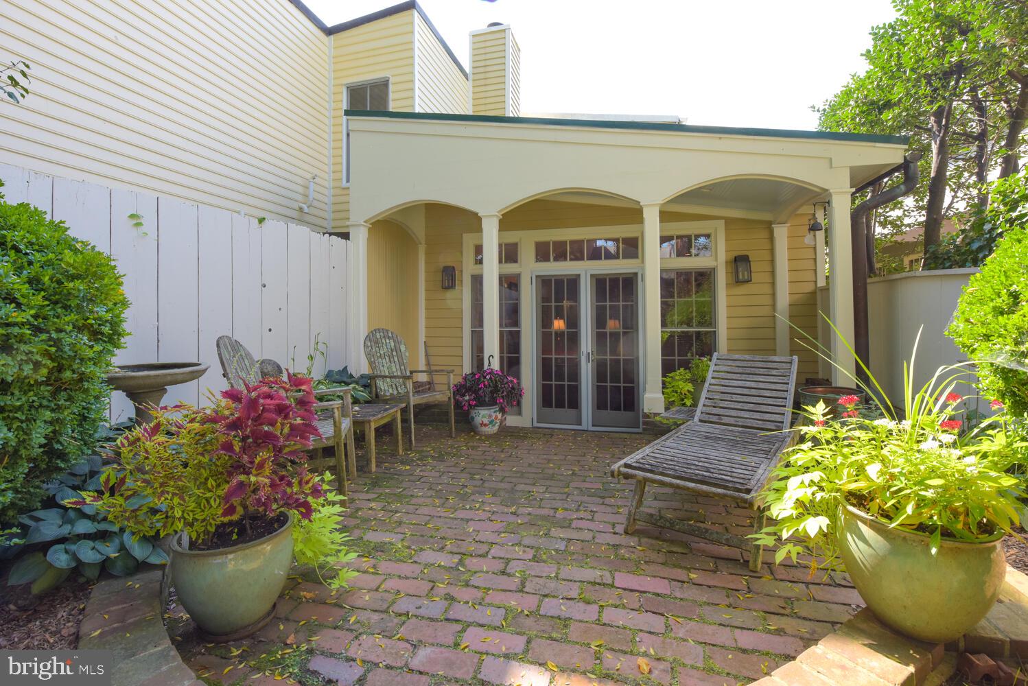 OLD TOWN ALEXANDRIA - Residential