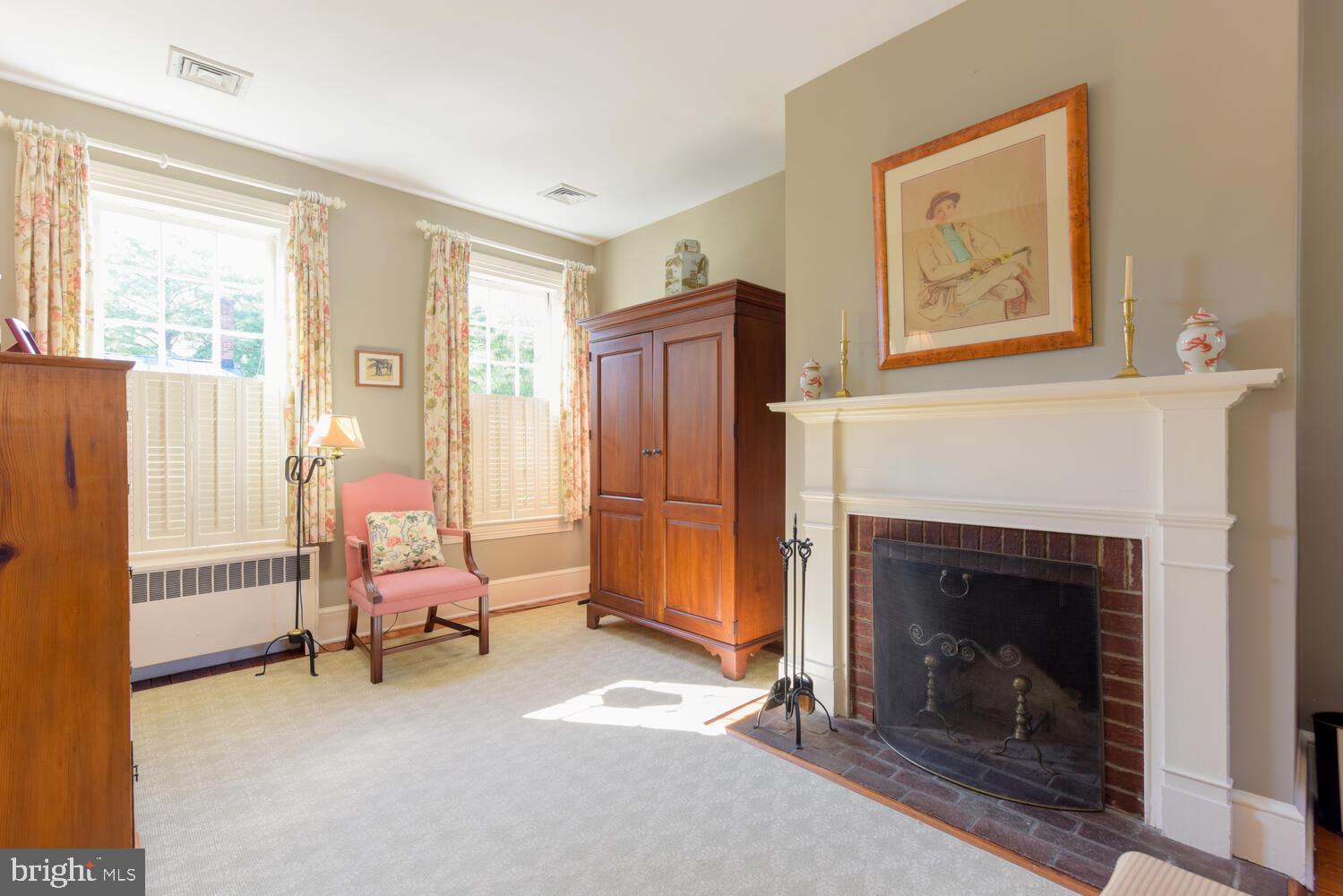 OLD TOWN ALEXANDRIA - Residential