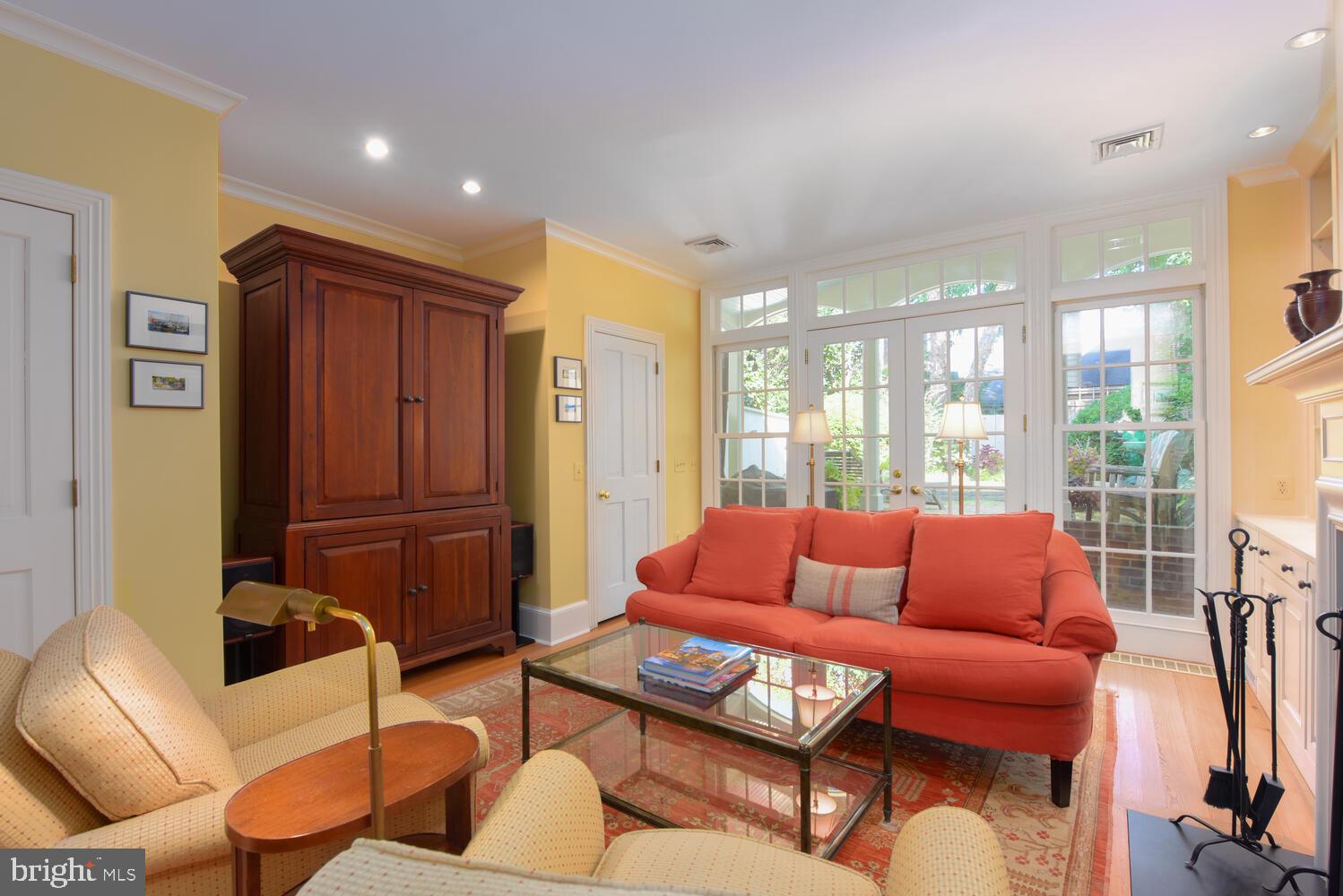 OLD TOWN ALEXANDRIA - Residential