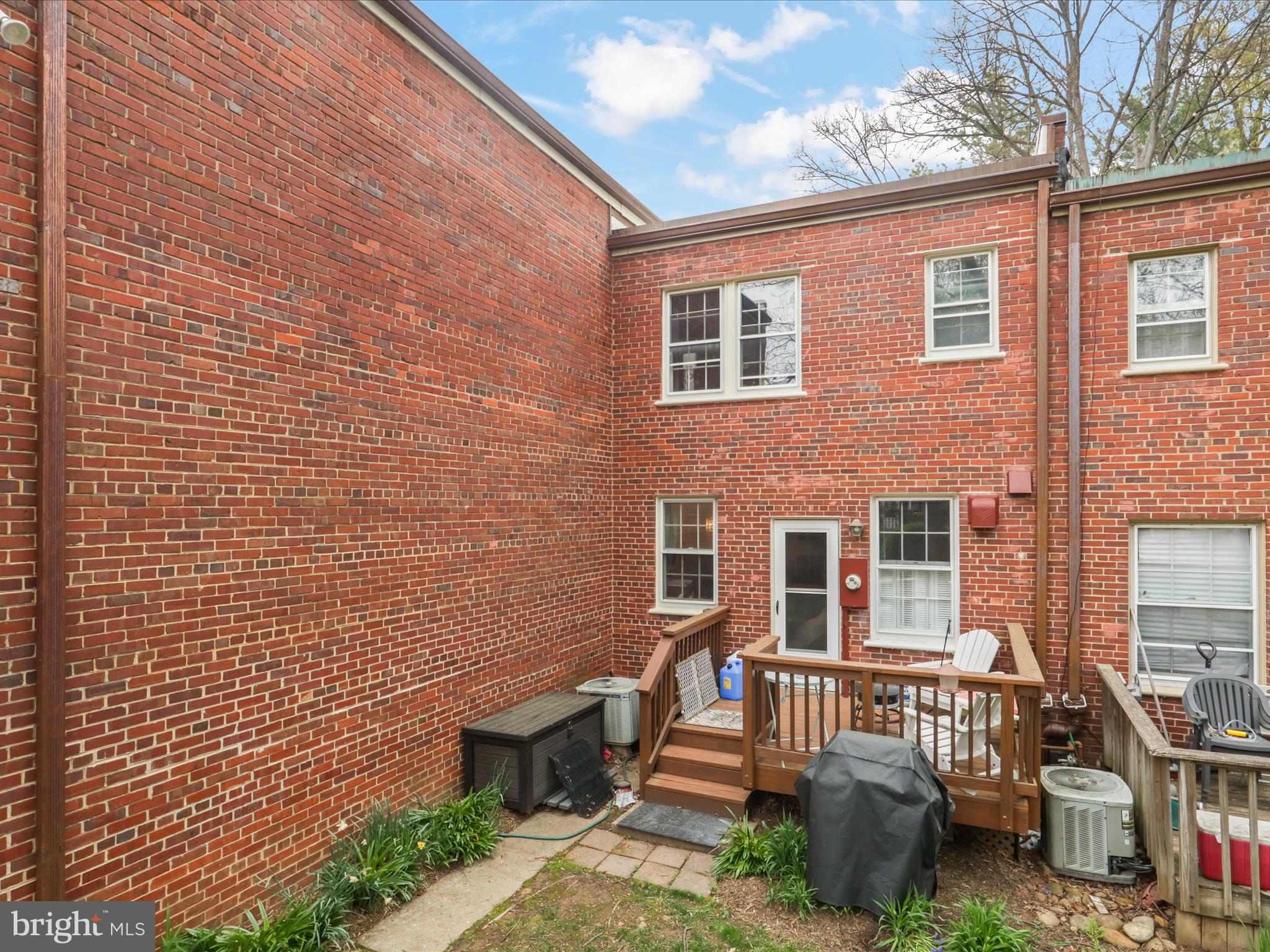 ARLINGTON VILLAGE - Residential Lease