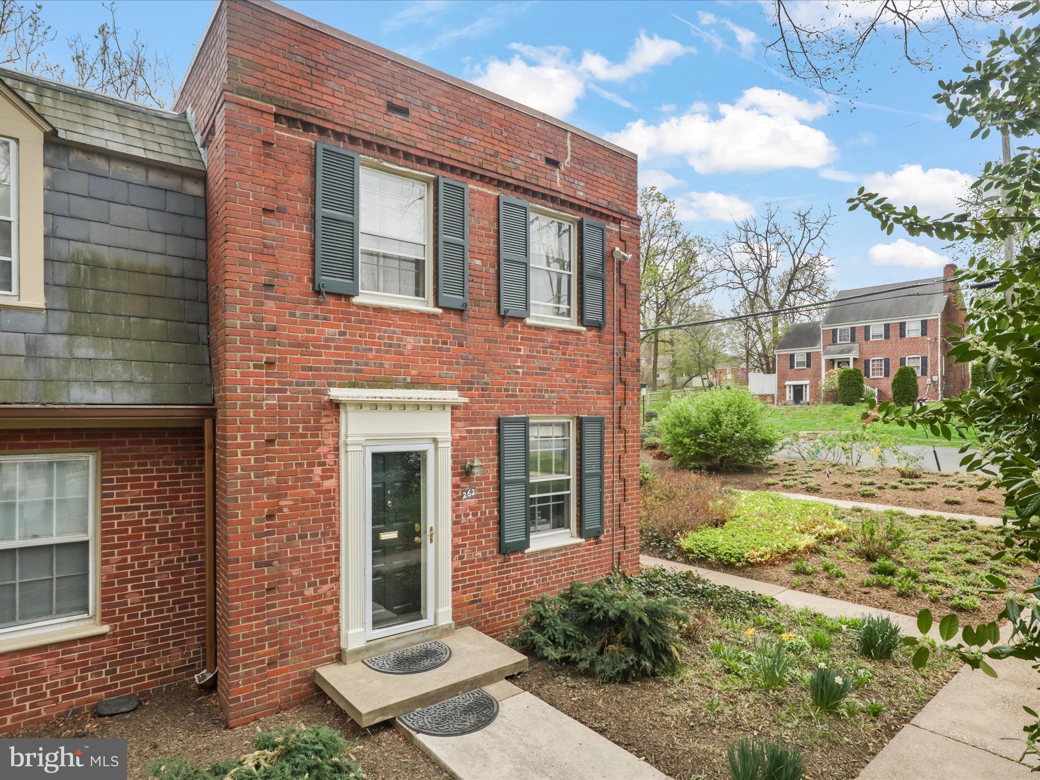 ARLINGTON VILLAGE - Residential Lease