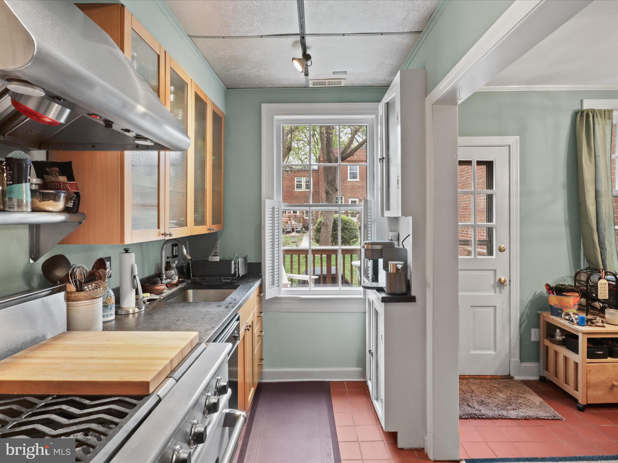 ARLINGTON VILLAGE - Residential Lease