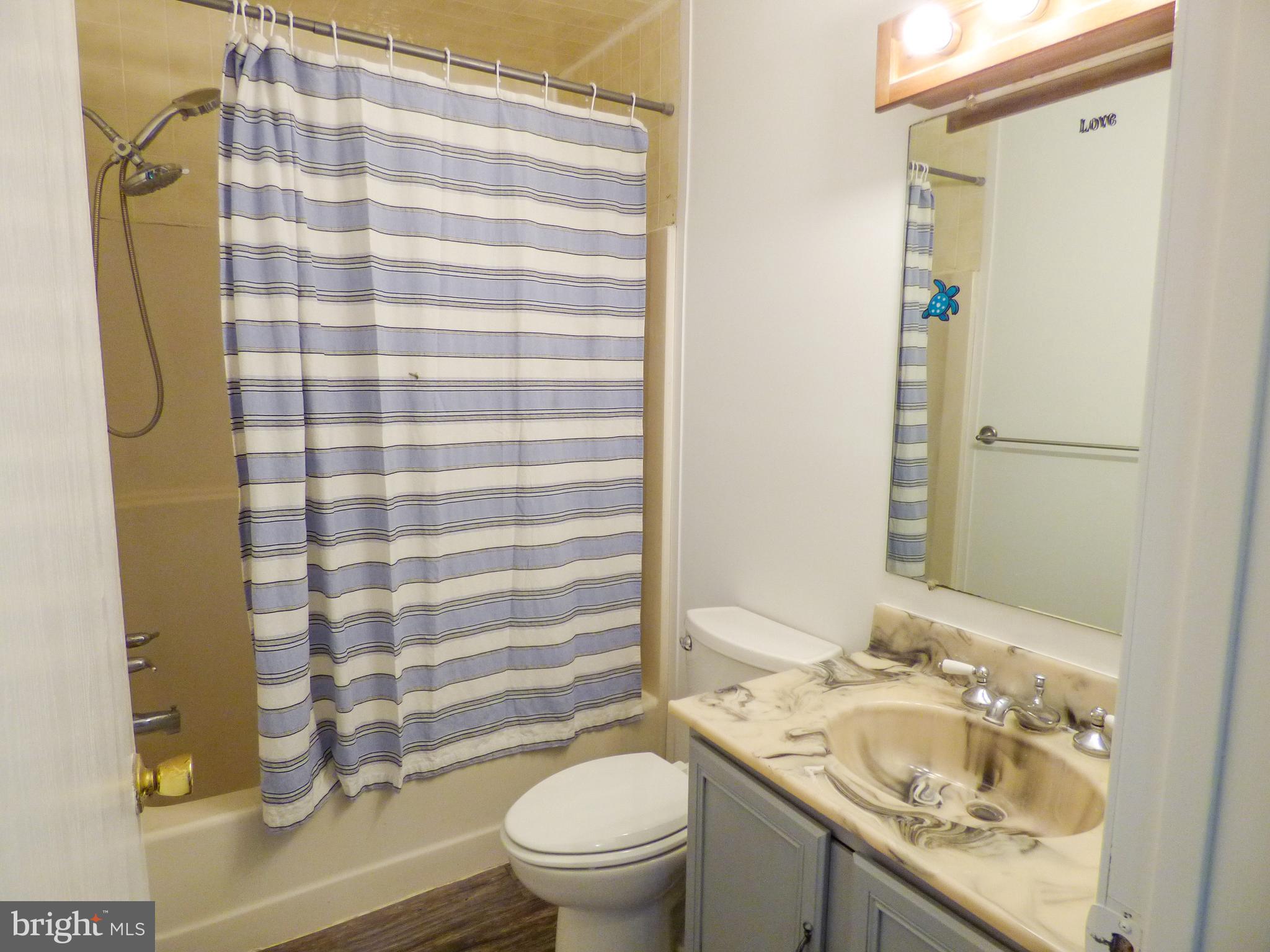 PINEVIEW CONDOS - Residential