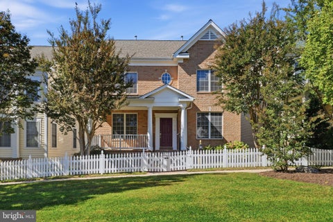 Photo of 819 Royal Crescent, ROCKVILLE, MD 20850 (MLS # MDMC2259710)