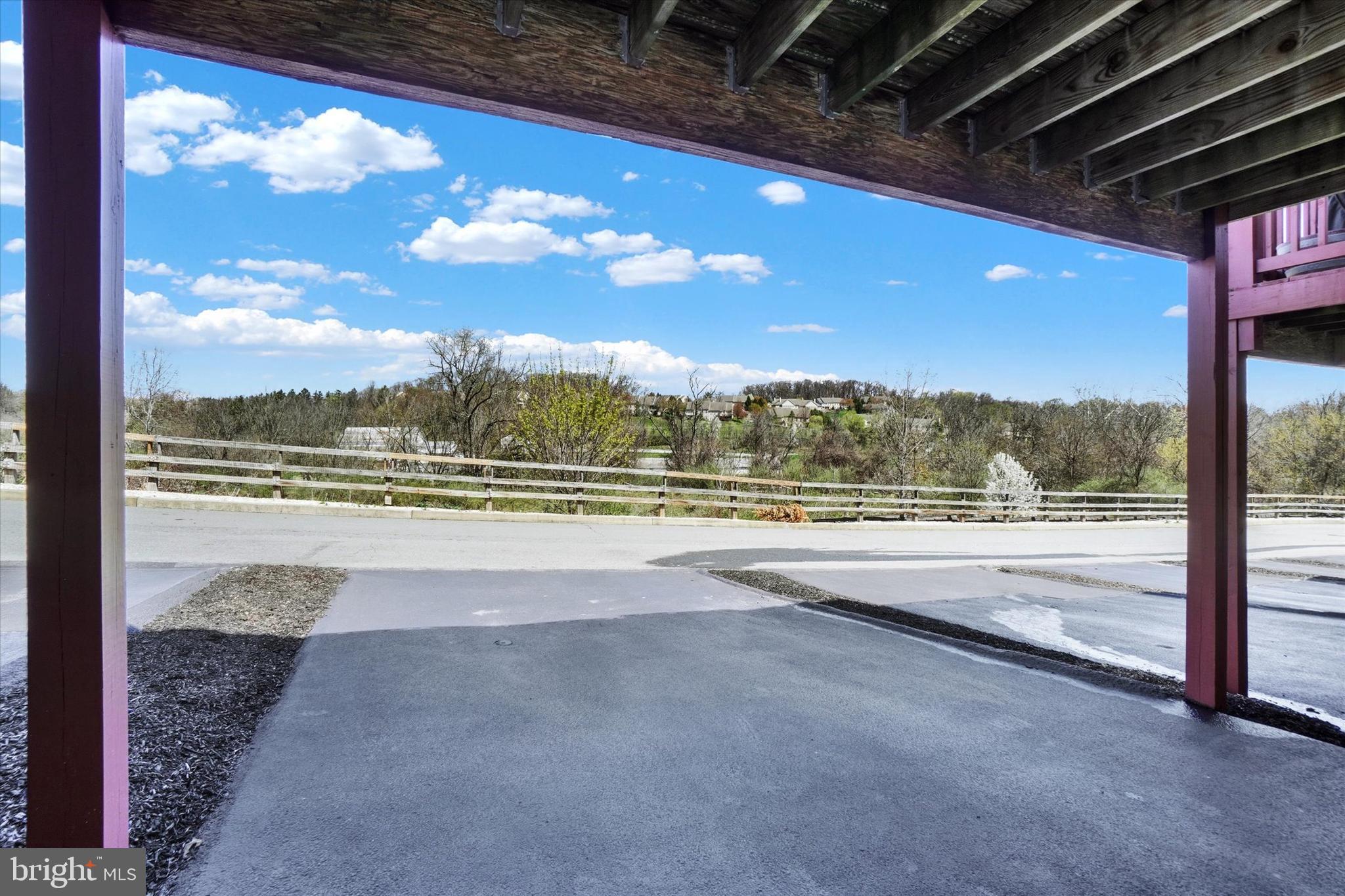 HUNT CLUB CONDOS - Residential