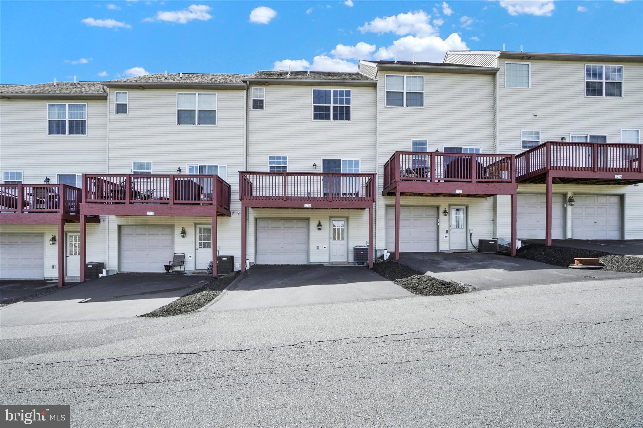 HUNT CLUB CONDOS - Residential