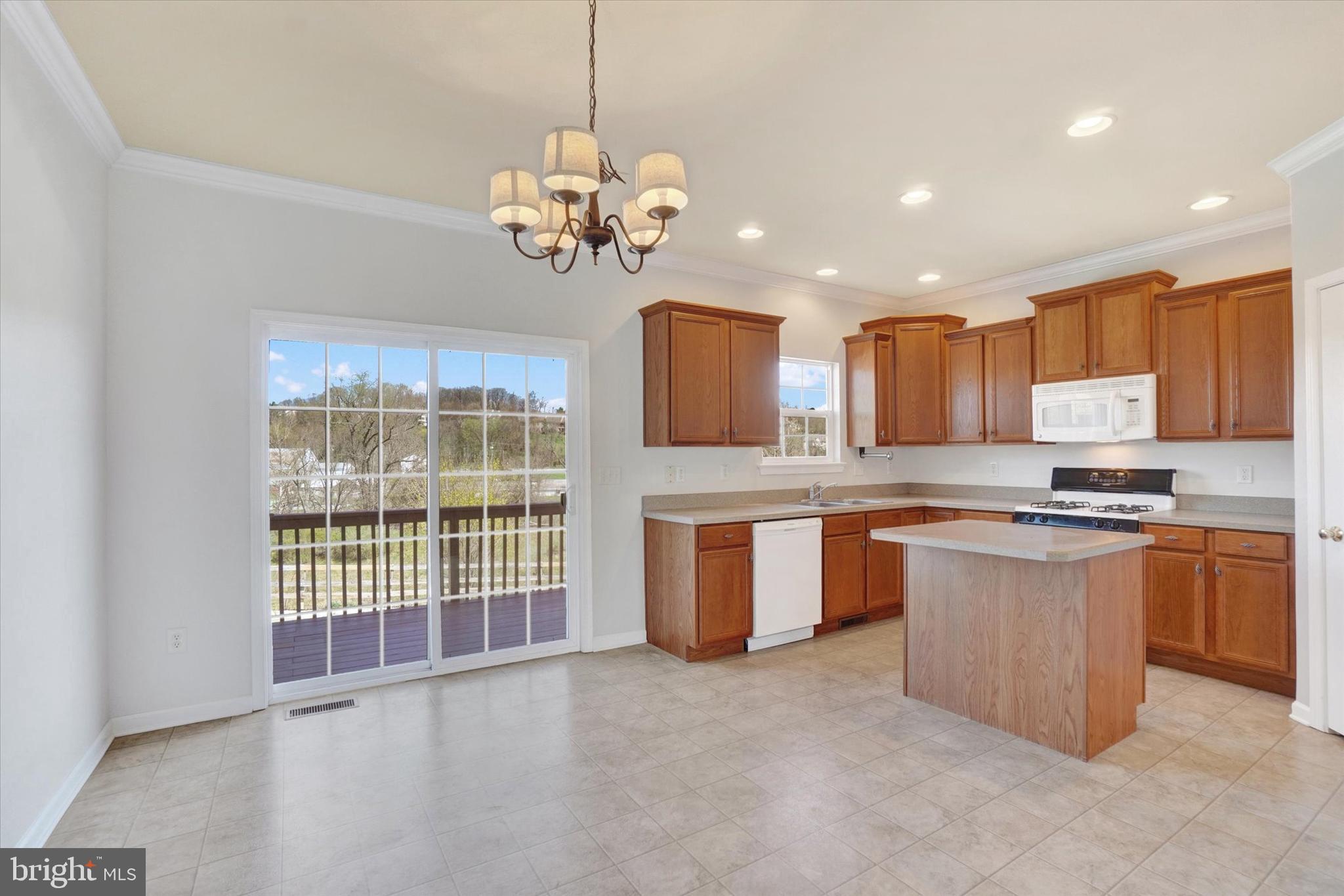 HUNT CLUB CONDOS - Residential