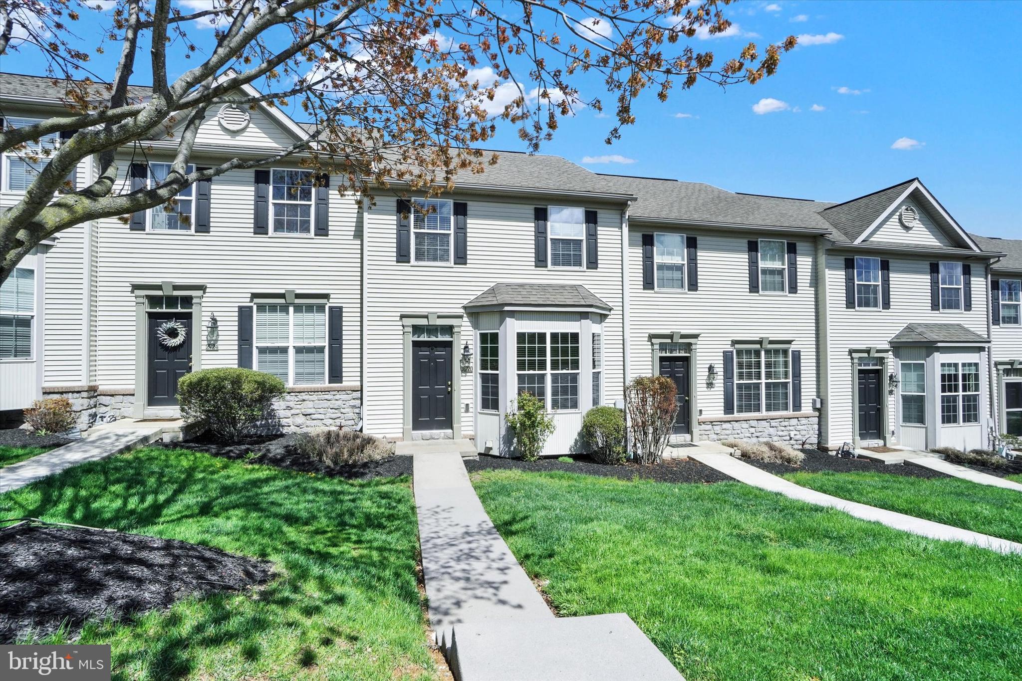 HUNT CLUB CONDOS - Residential