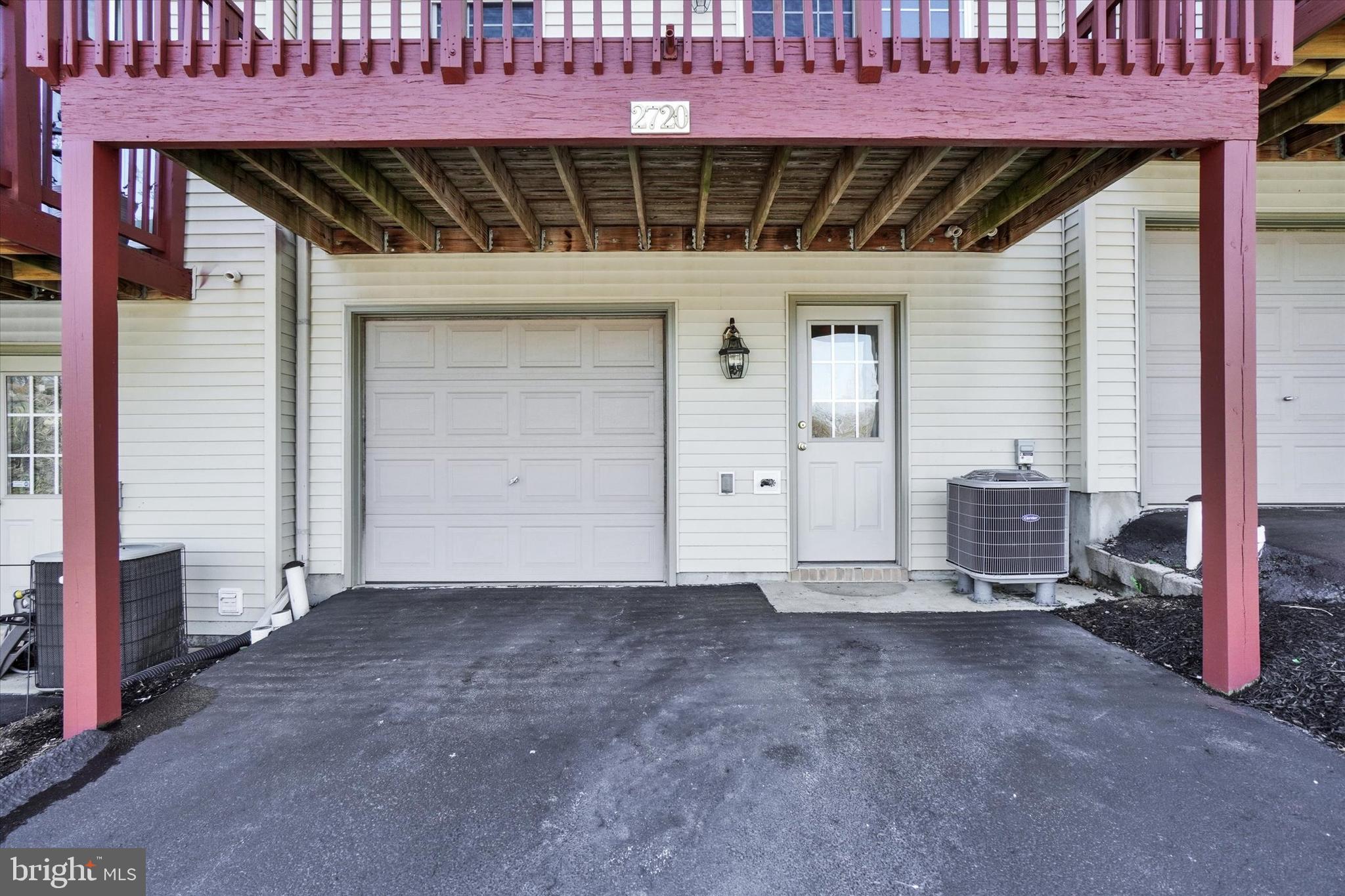 HUNT CLUB CONDOS - Residential