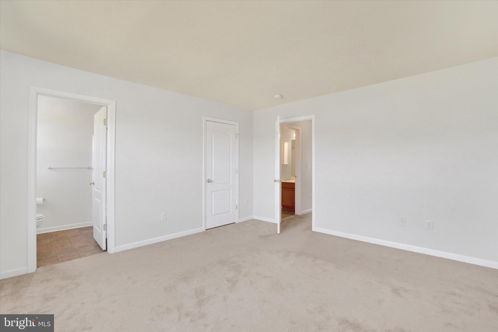 HUNT CLUB CONDOS - Residential