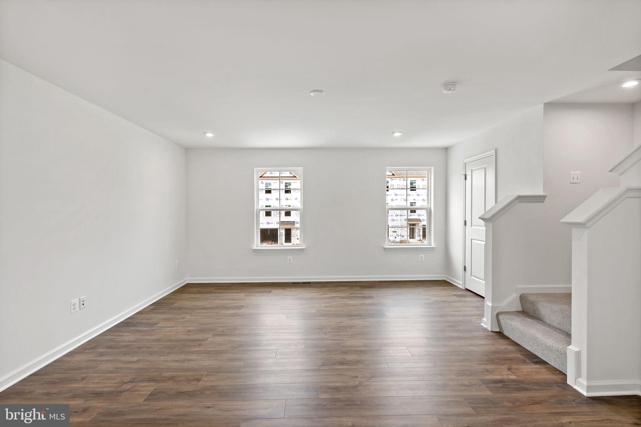 OVERLOOK AT RIVERSIDE TOWNHOMES - Residential