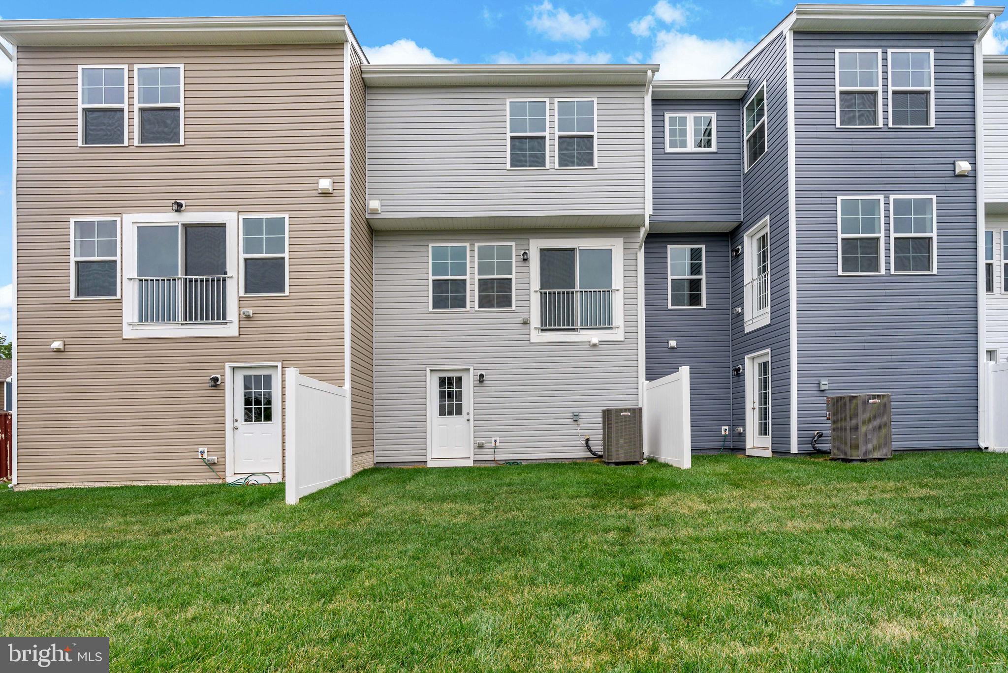 OVERLOOK AT RIVERSIDE TOWNHOMES - Residential