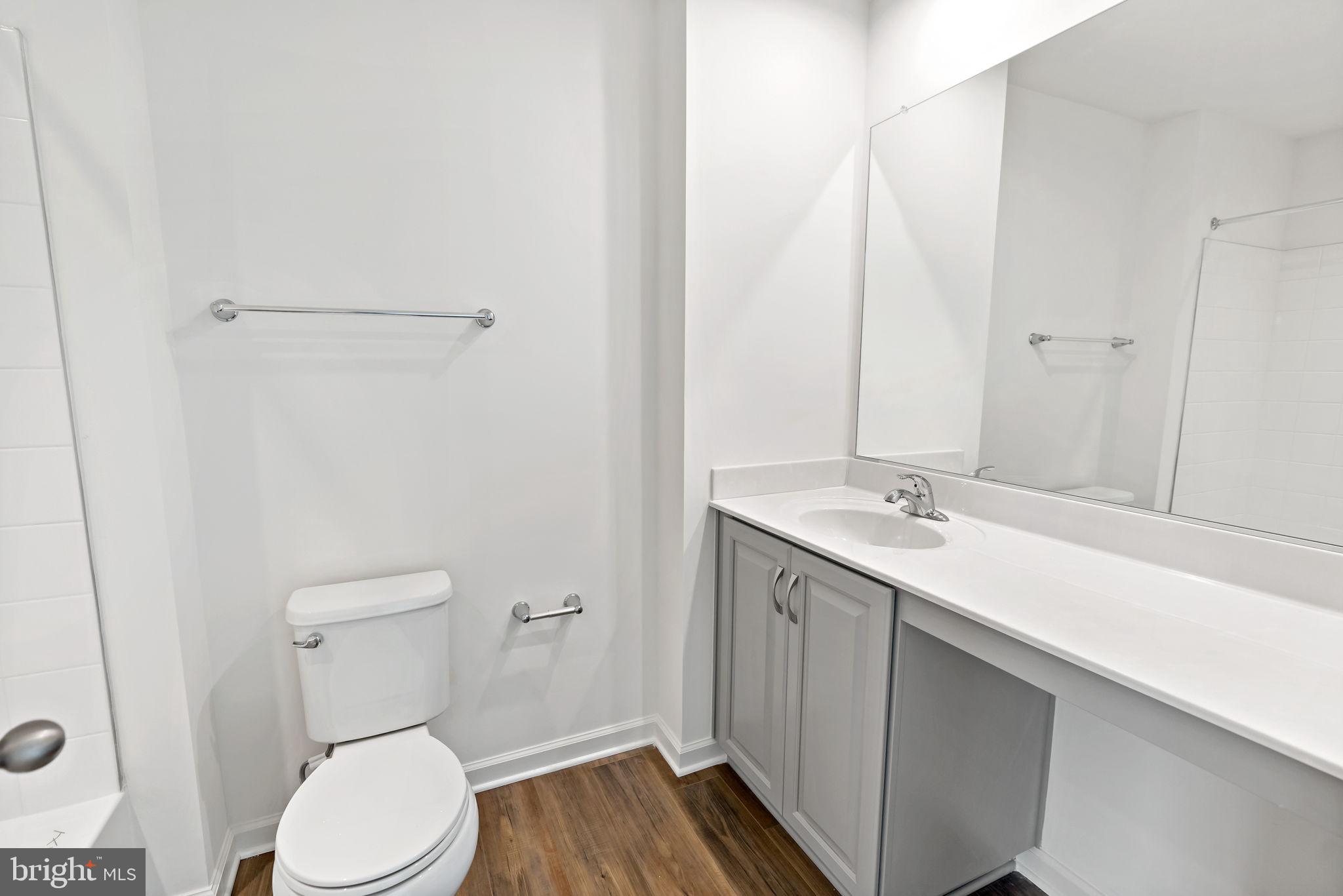 OVERLOOK AT RIVERSIDE TOWNHOMES - Residential