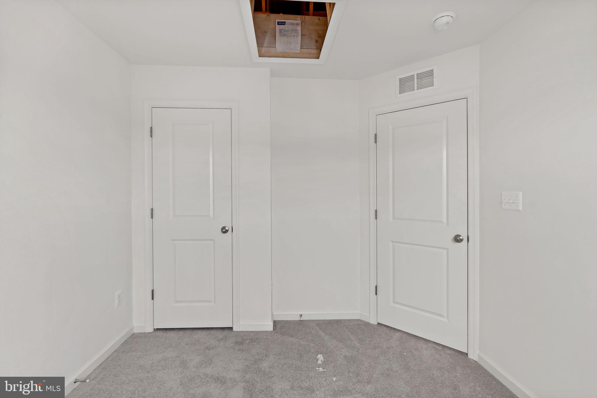 OVERLOOK AT RIVERSIDE TOWNHOMES - Residential