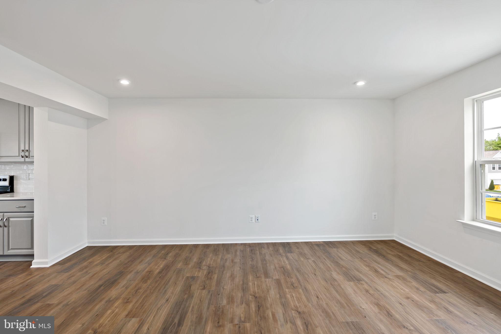 OVERLOOK AT RIVERSIDE TOWNHOMES - Residential