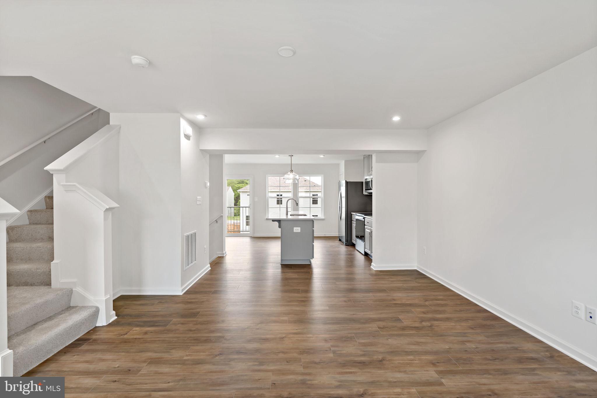 OVERLOOK AT RIVERSIDE TOWNHOMES - Residential