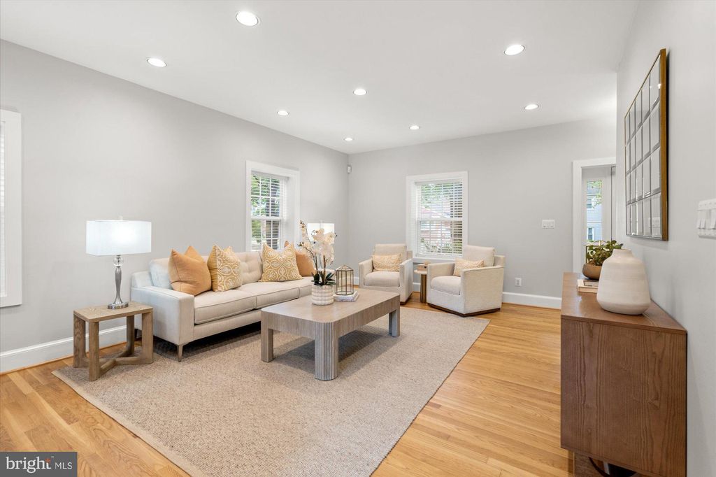 Photo of 202 W George Mason Road, FALLS CHURCH, VA 22046 (MLS # VAFA2003362)