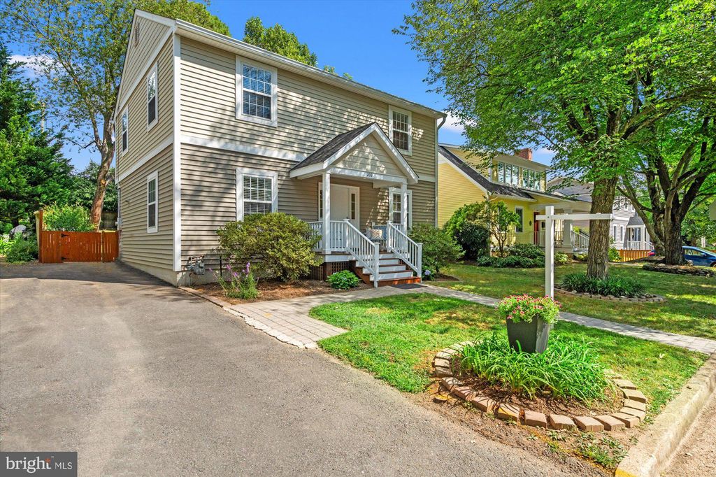 Photo of 202 W George Mason Road, FALLS CHURCH, VA 22046 (MLS # VAFA2003362)