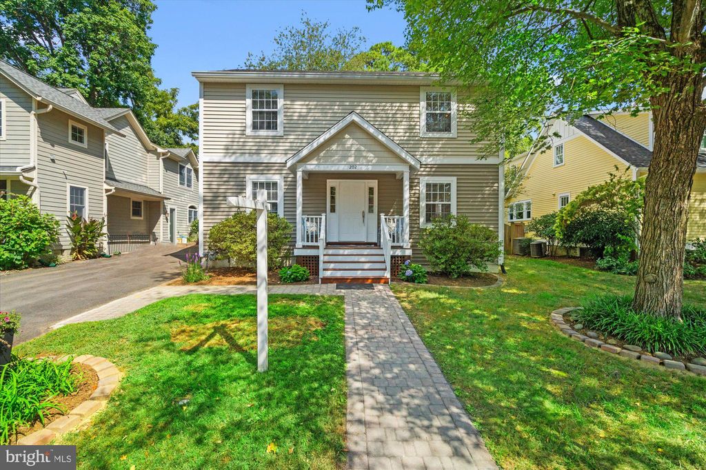 Photo of 202 W George Mason Road, FALLS CHURCH, VA 22046 (MLS # VAFA2003362)
