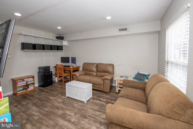 100 WELLINGTON TERRACE 10-M