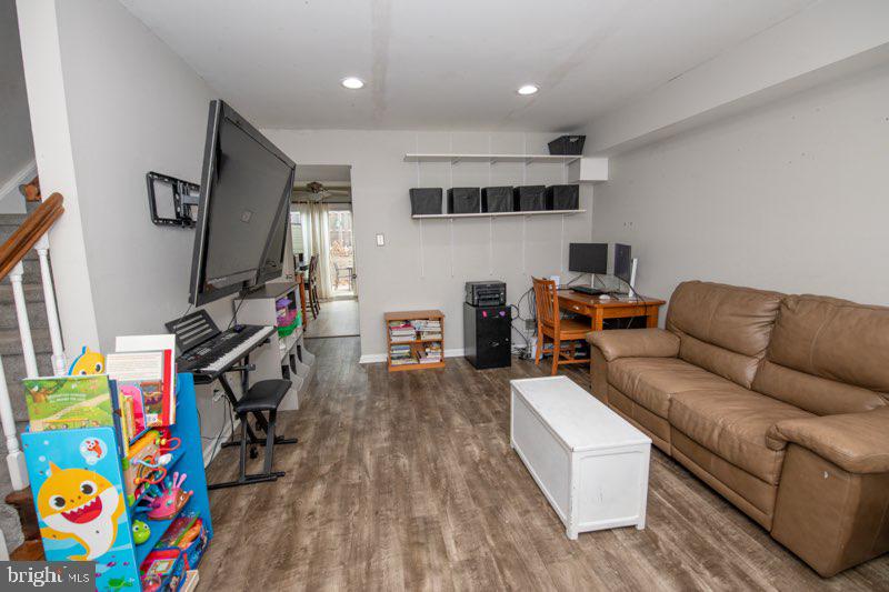 100 WELLINGTON TERRACE 10-M