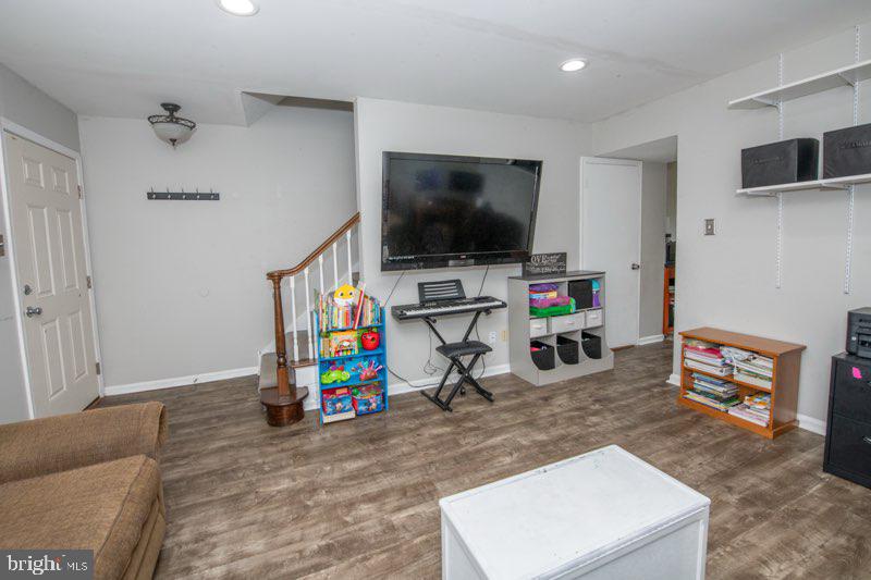 100 WELLINGTON TERRACE 10-M