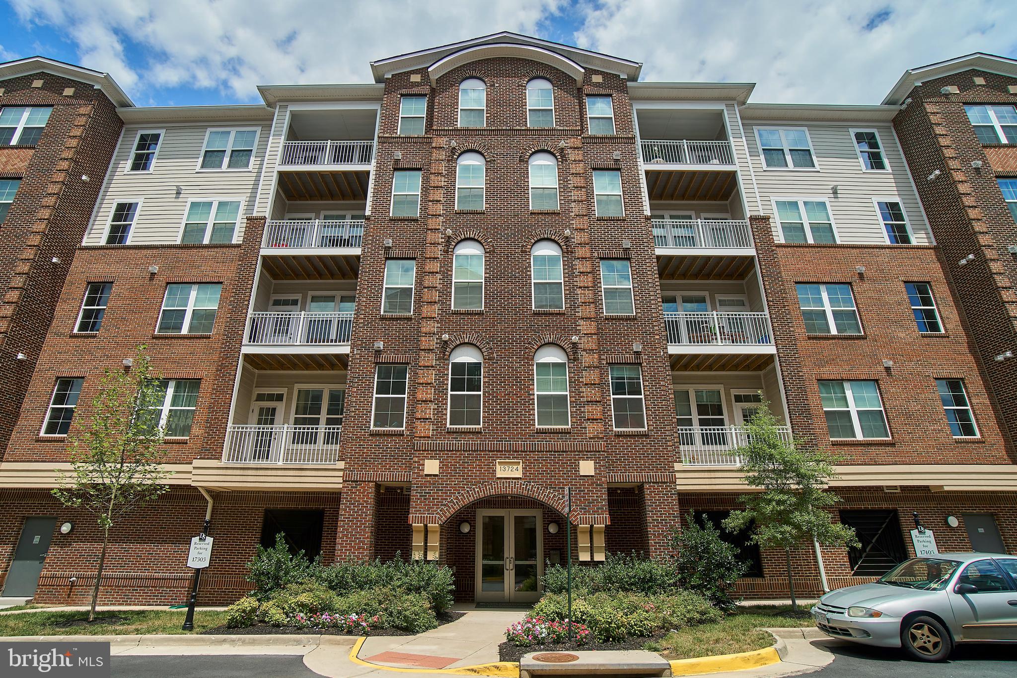 DISCOVERY SQUARE - Residential