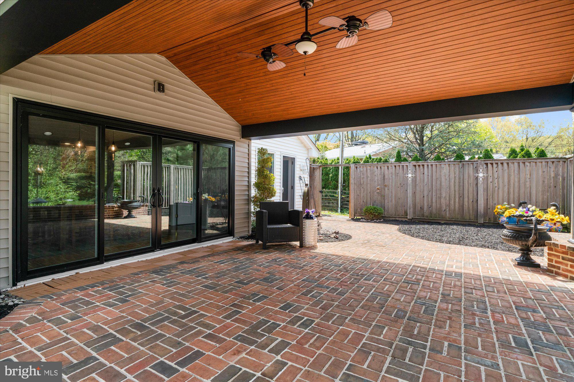 BIRDLAND - Residential