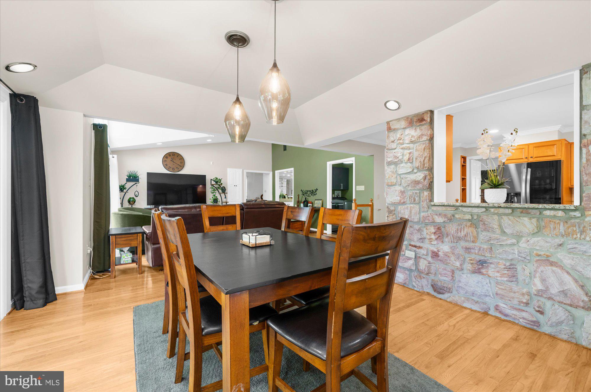 BIRDLAND - Residential