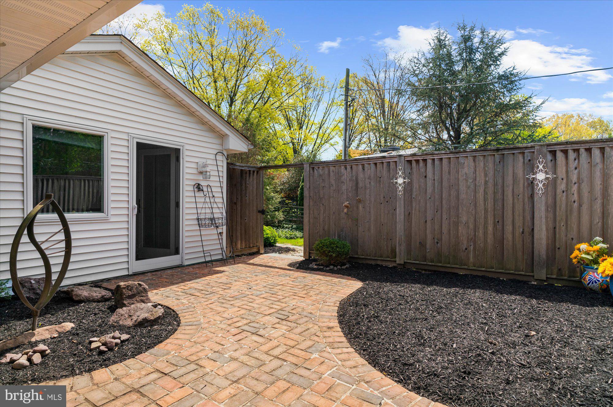 BIRDLAND - Residential