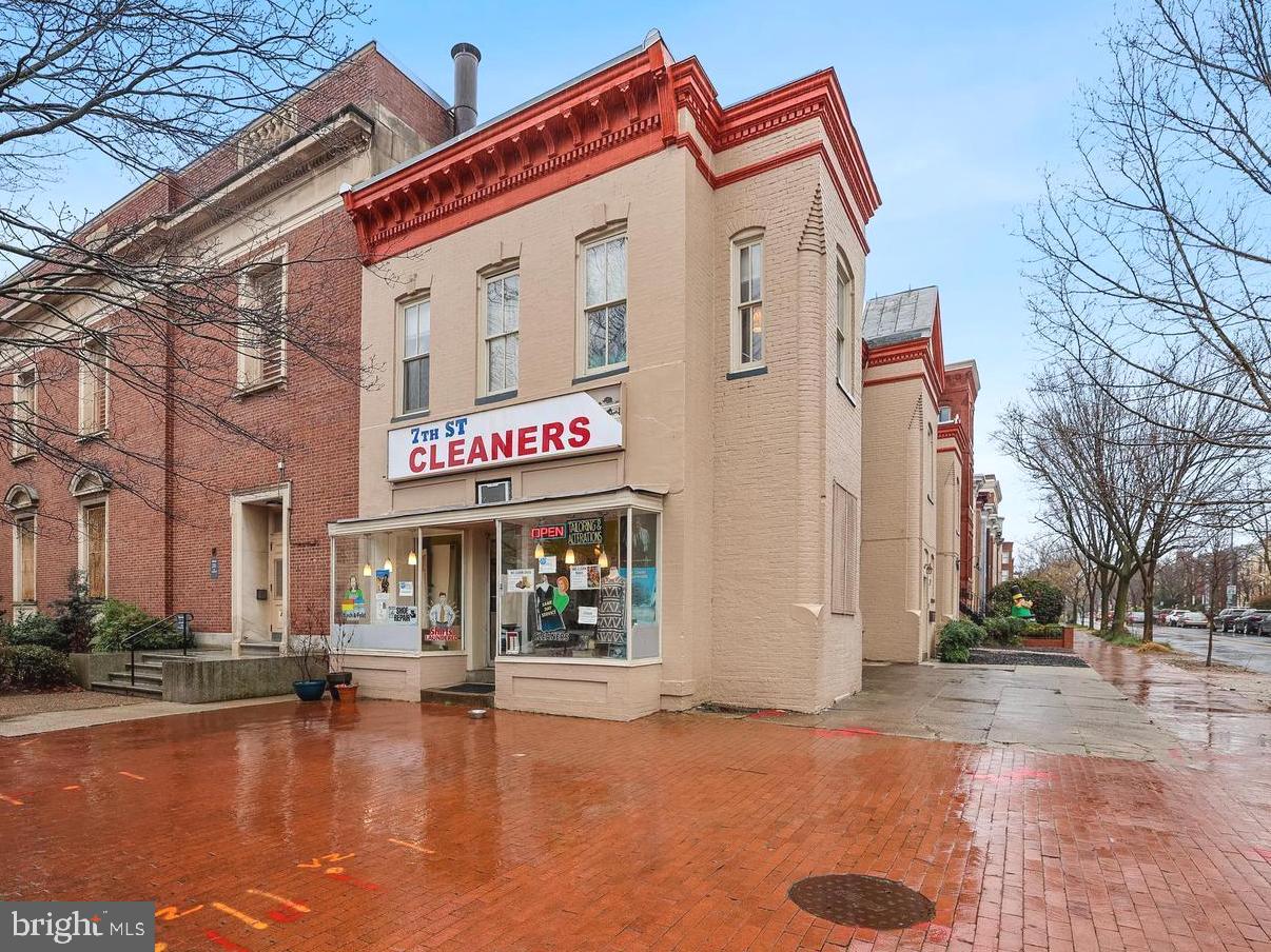 653-655 CONSTITUTION AVENUE NE