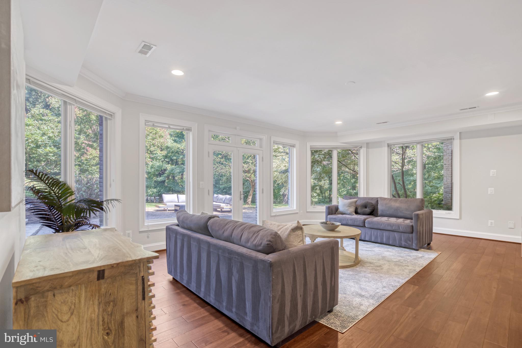 WOODSIDE ESTATES - Residential