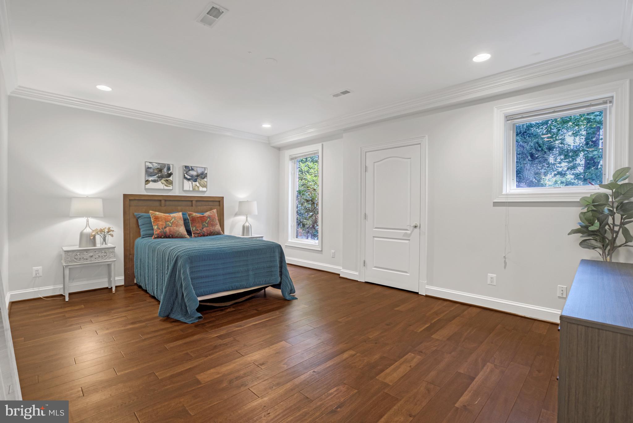 WOODSIDE ESTATES - Residential