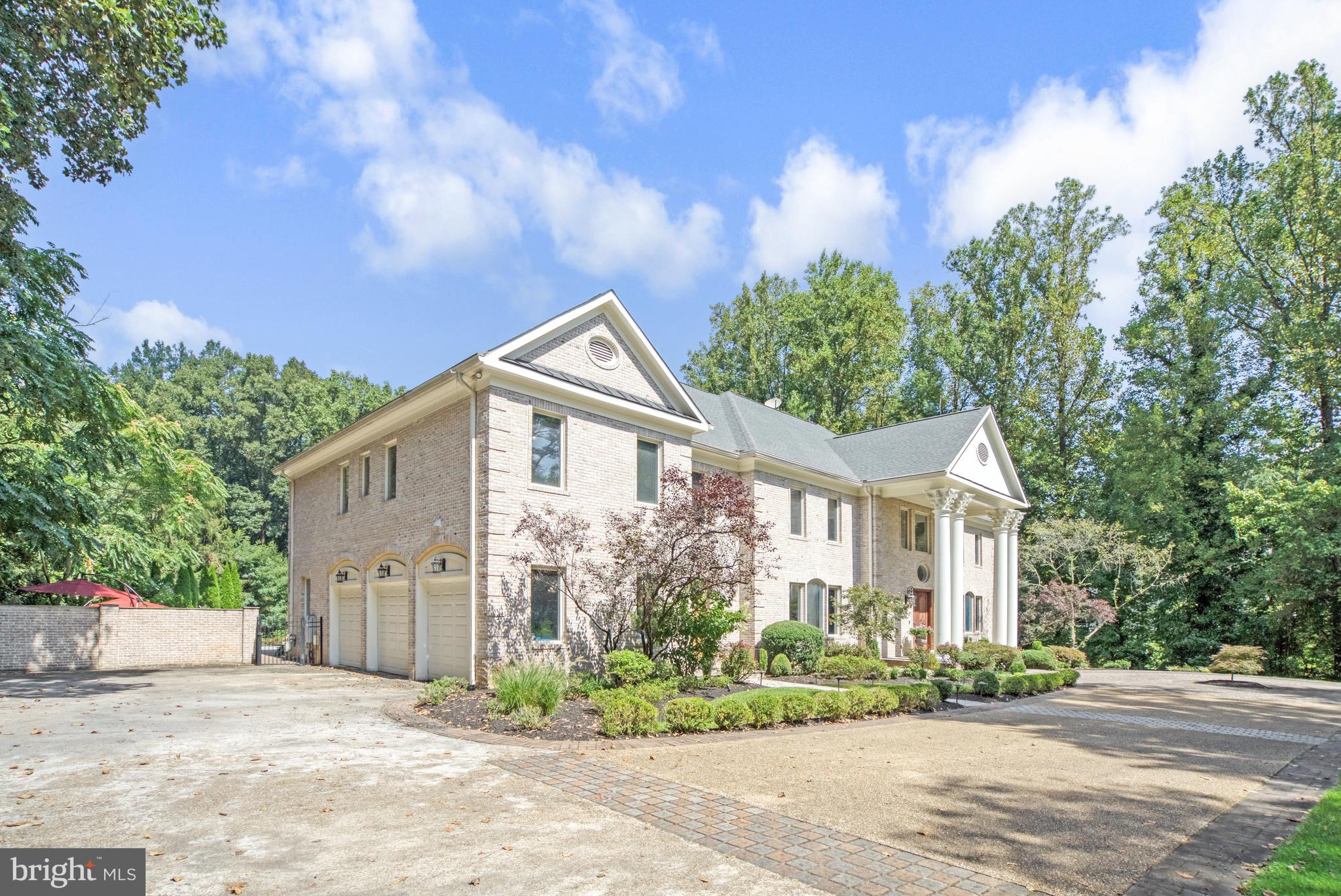 WOODSIDE ESTATES - Residential