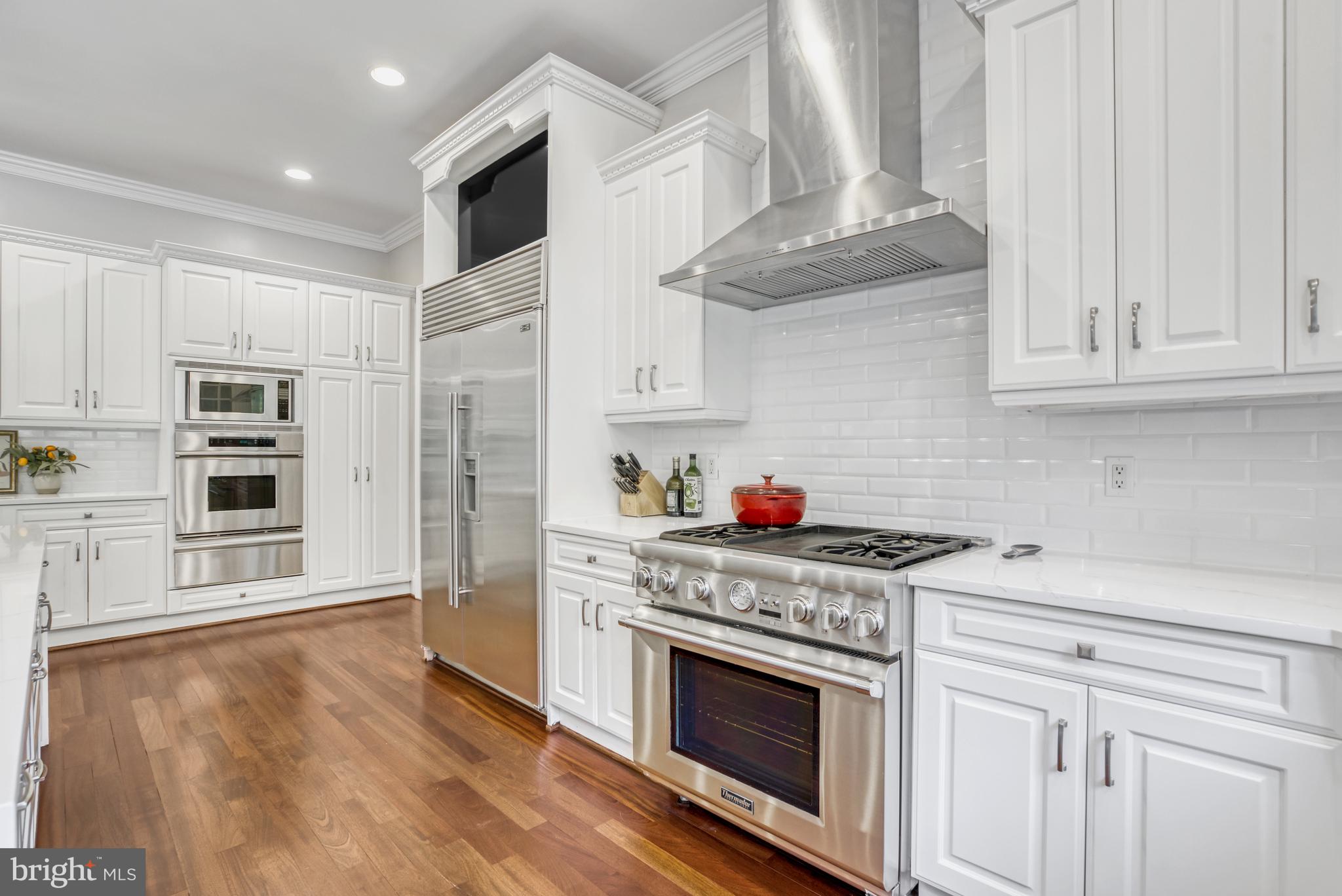 WOODSIDE ESTATES - Residential