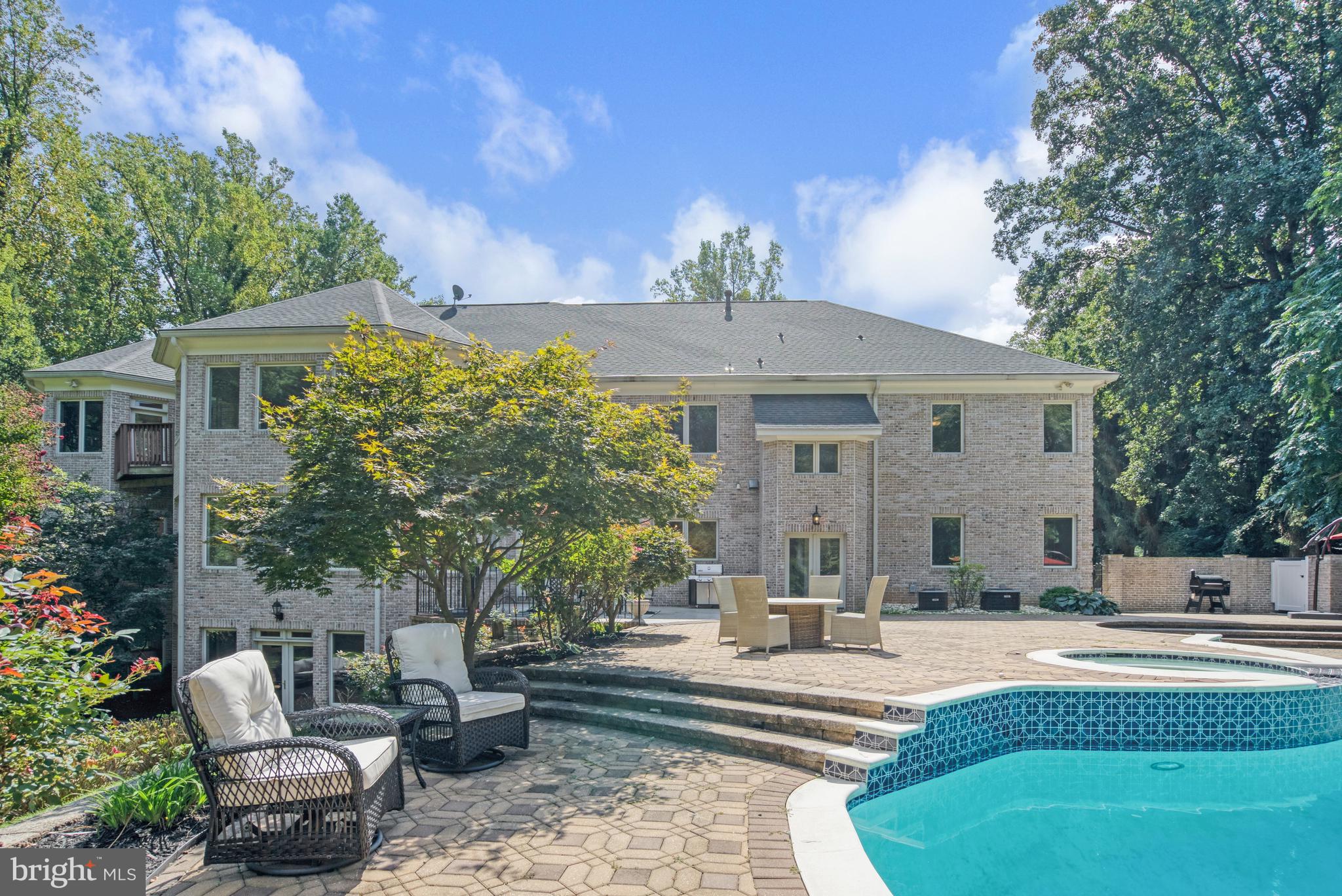 WOODSIDE ESTATES - Residential