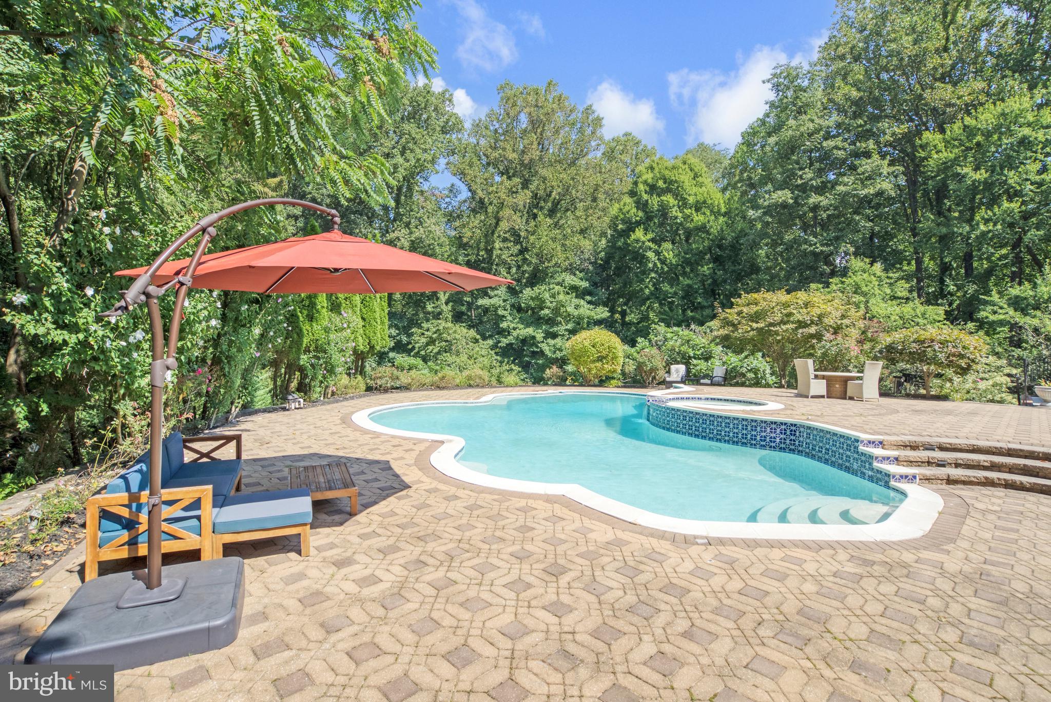 WOODSIDE ESTATES - Residential