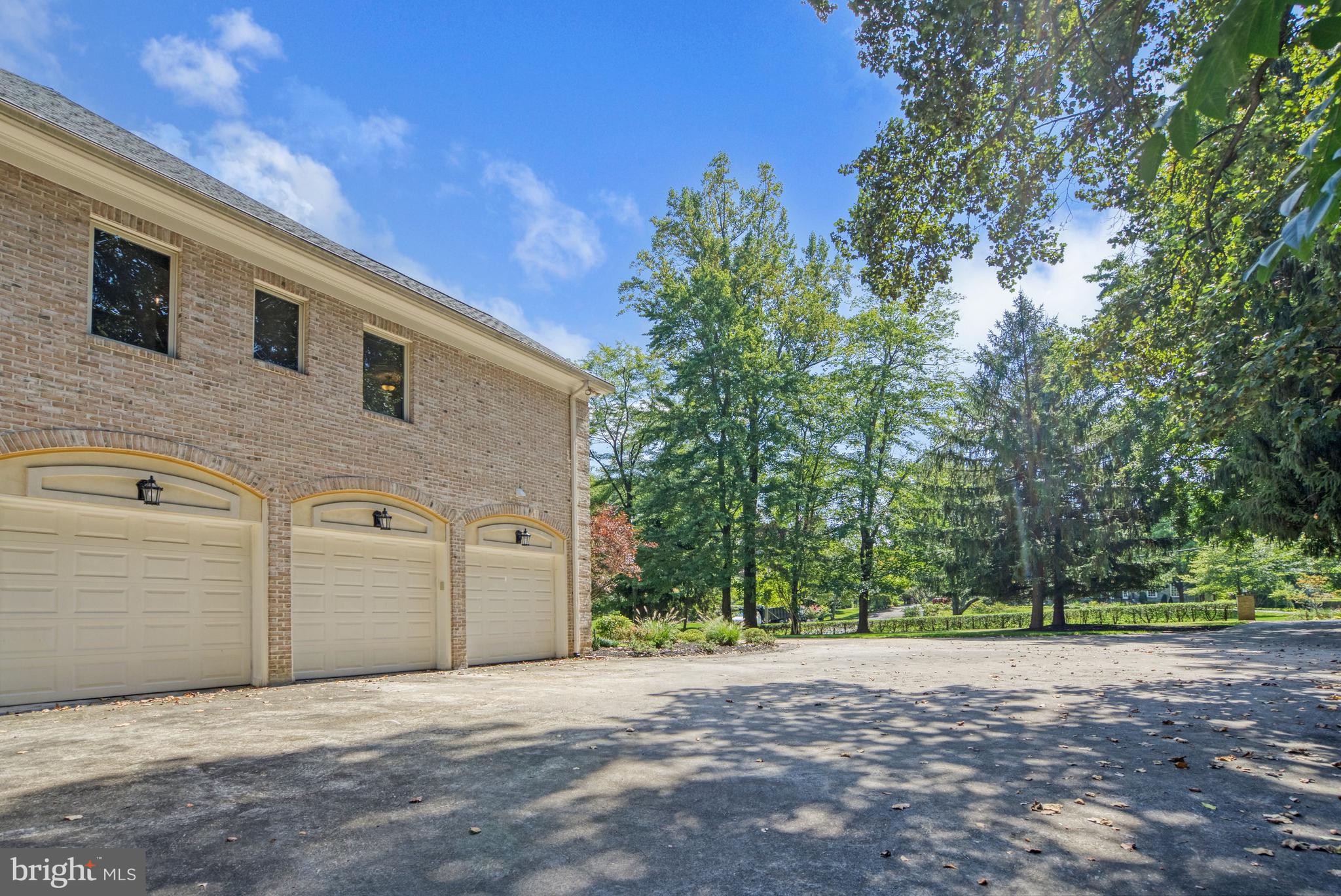 WOODSIDE ESTATES - Residential