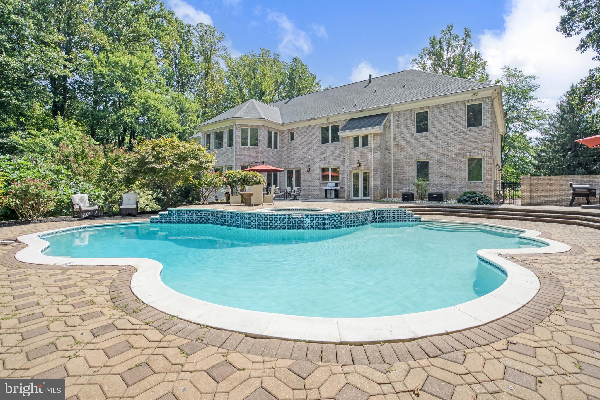 WOODSIDE ESTATES - Residential