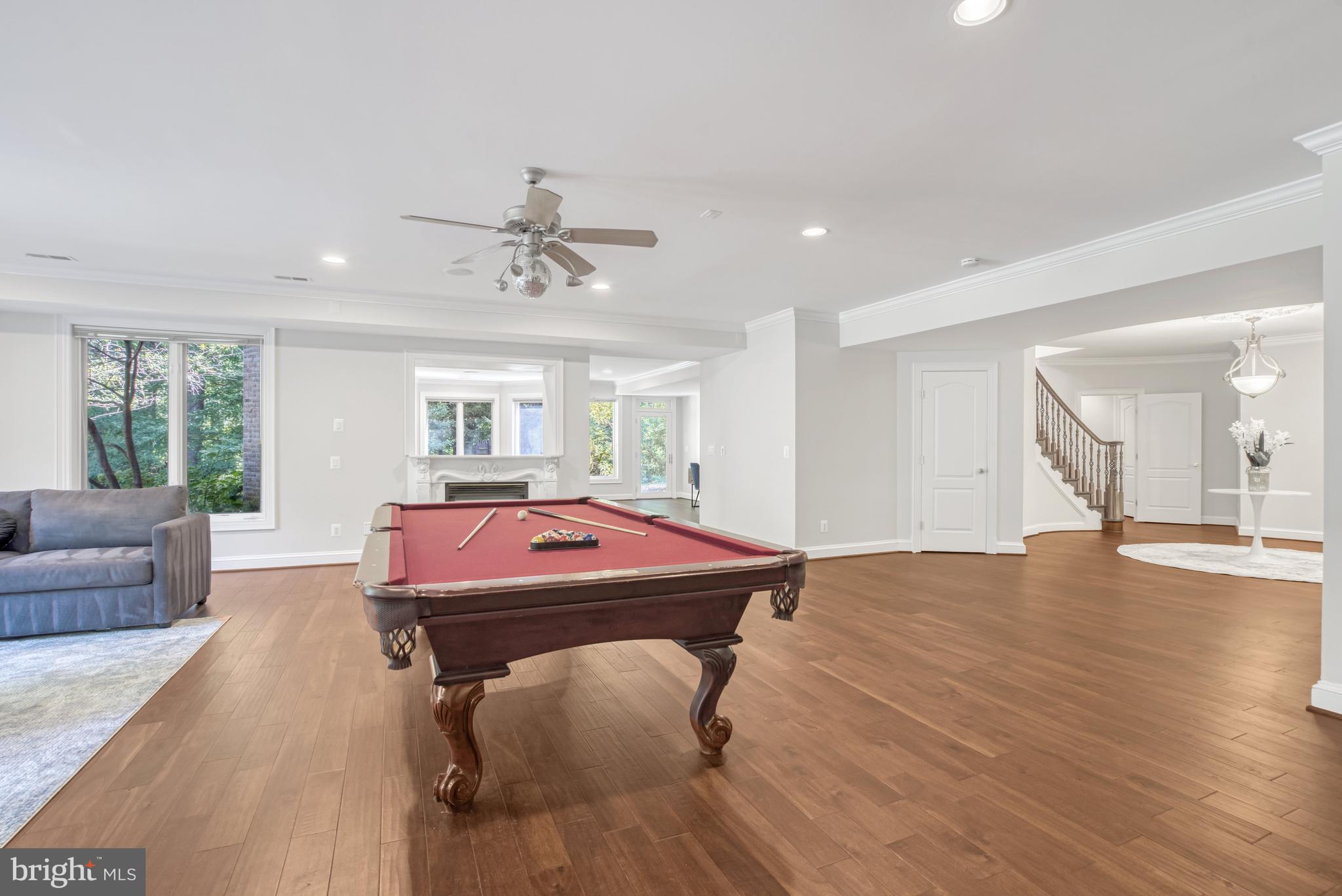 WOODSIDE ESTATES - Residential