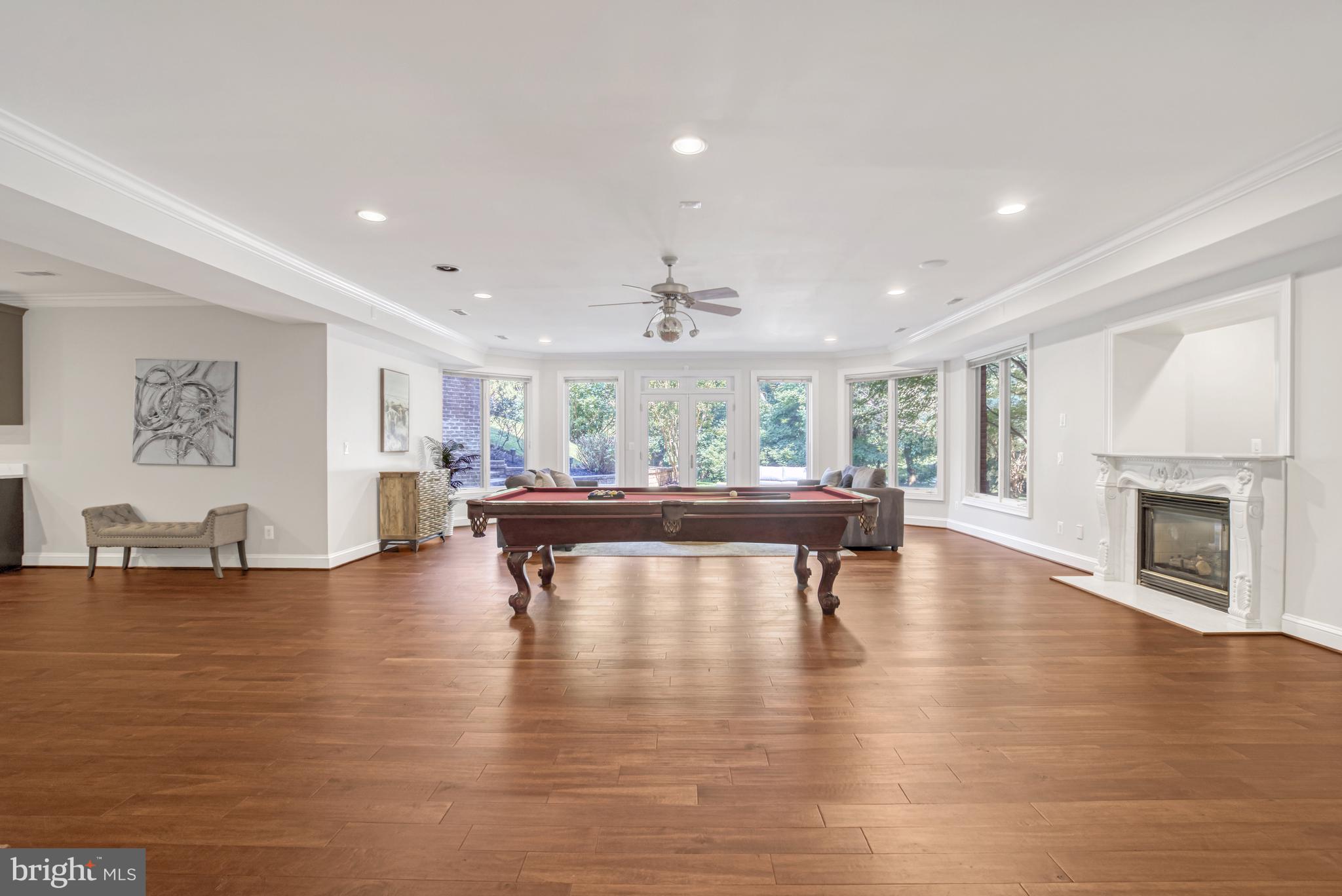 WOODSIDE ESTATES - Residential