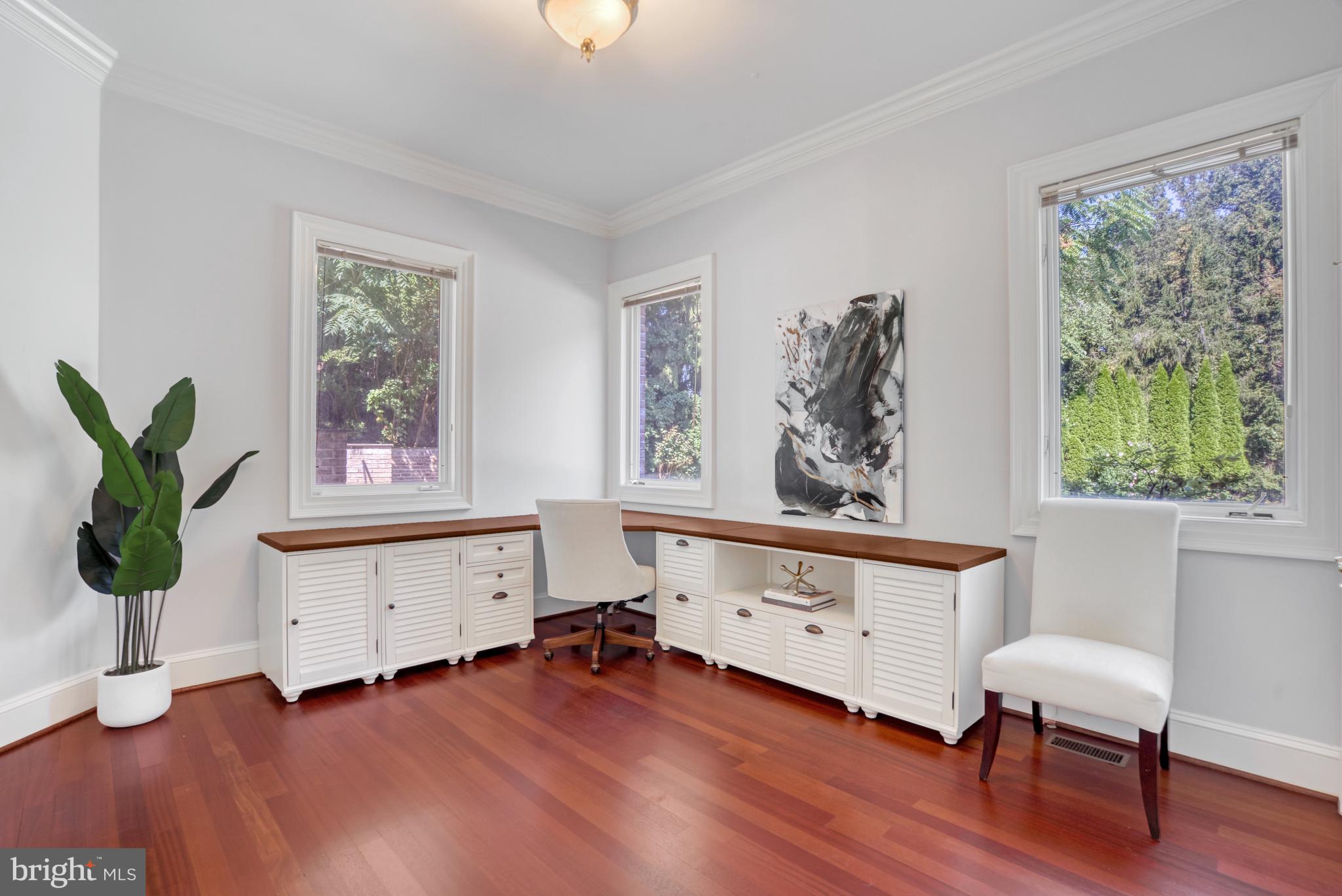 WOODSIDE ESTATES - Residential