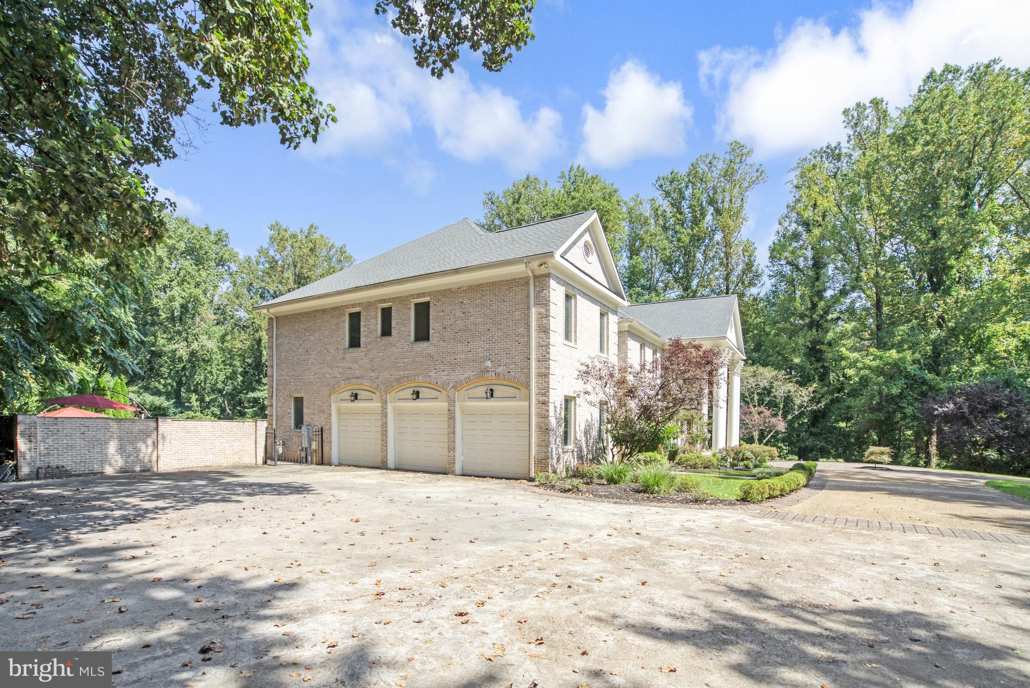 WOODSIDE ESTATES - Residential