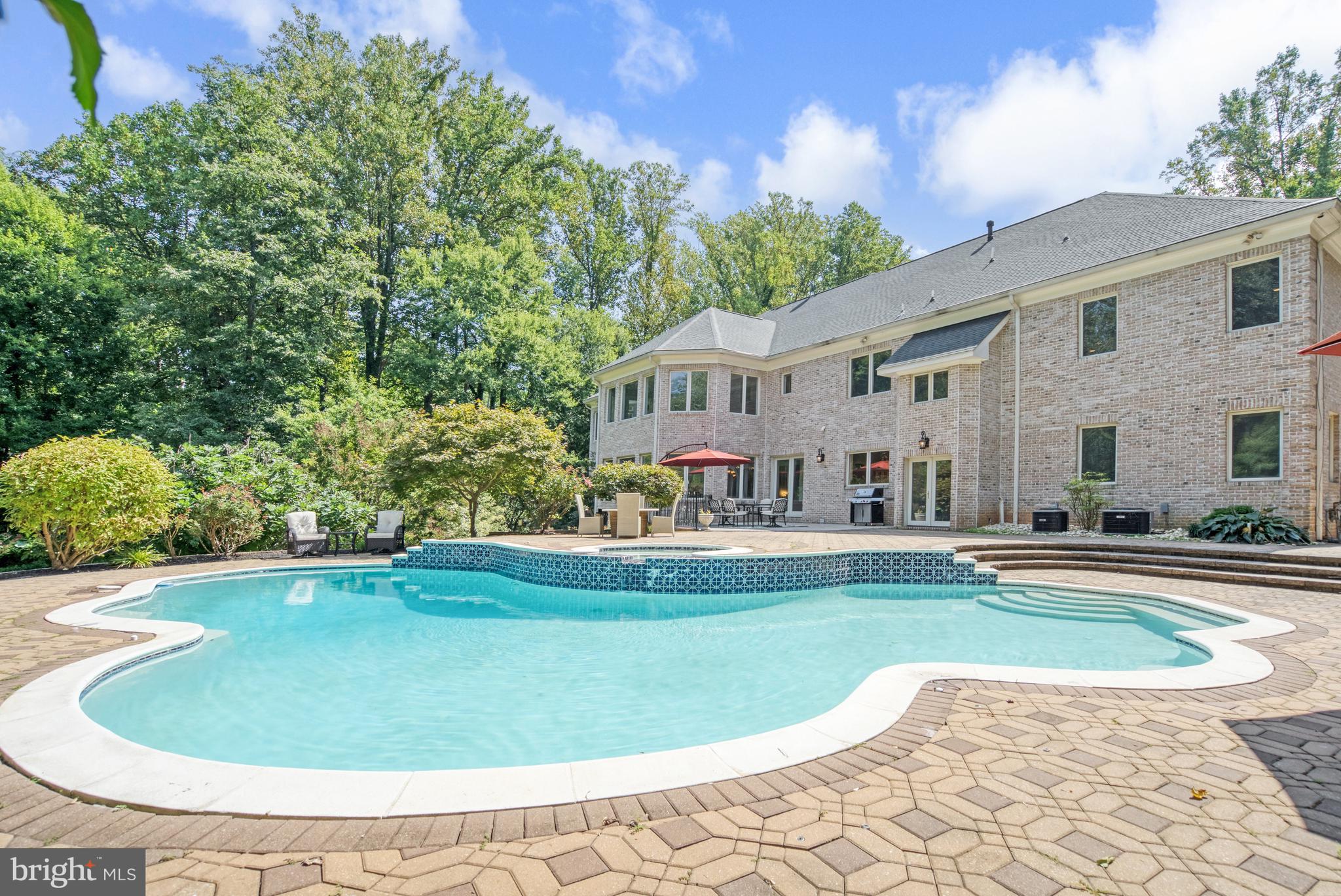 WOODSIDE ESTATES - Residential