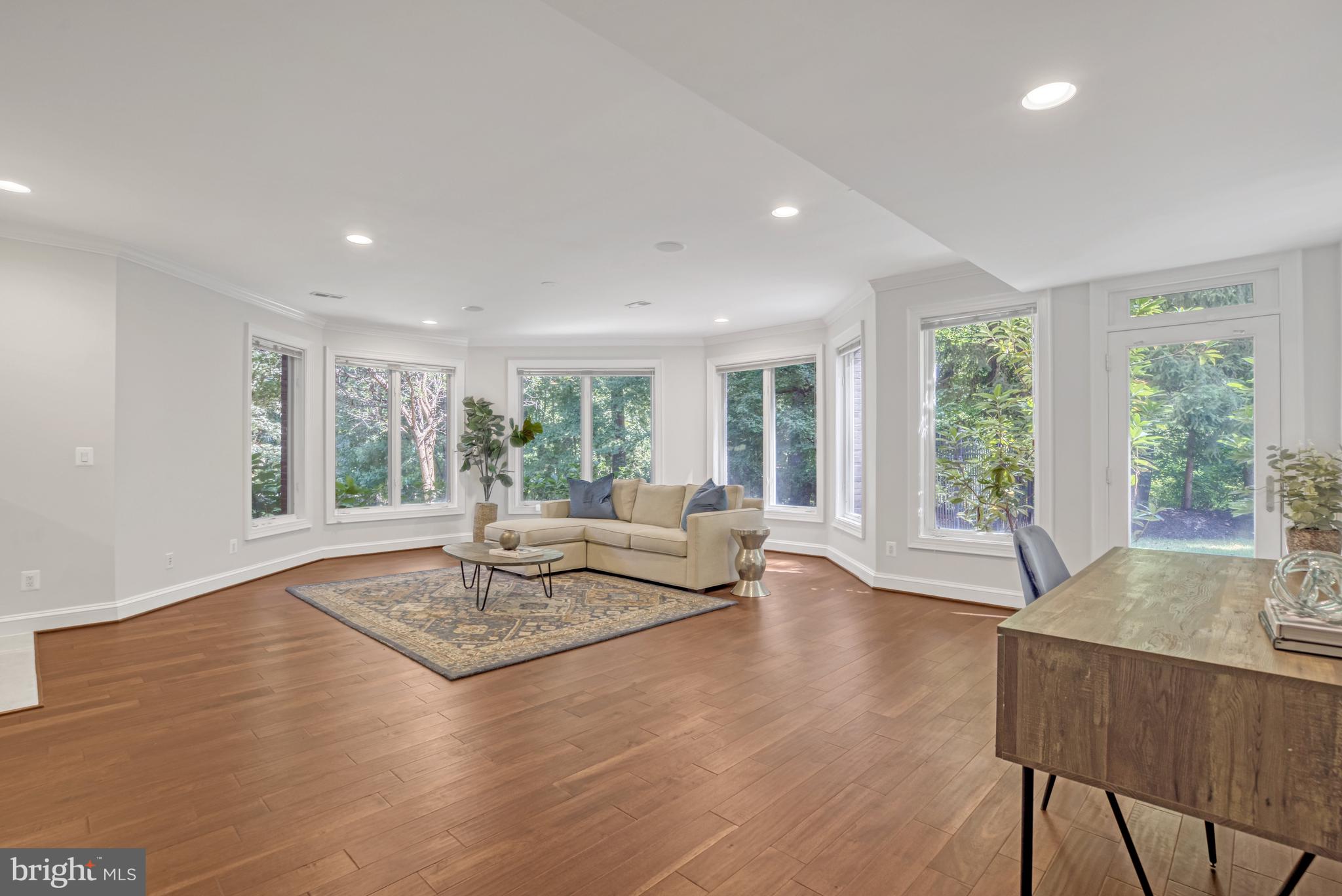 WOODSIDE ESTATES - Residential