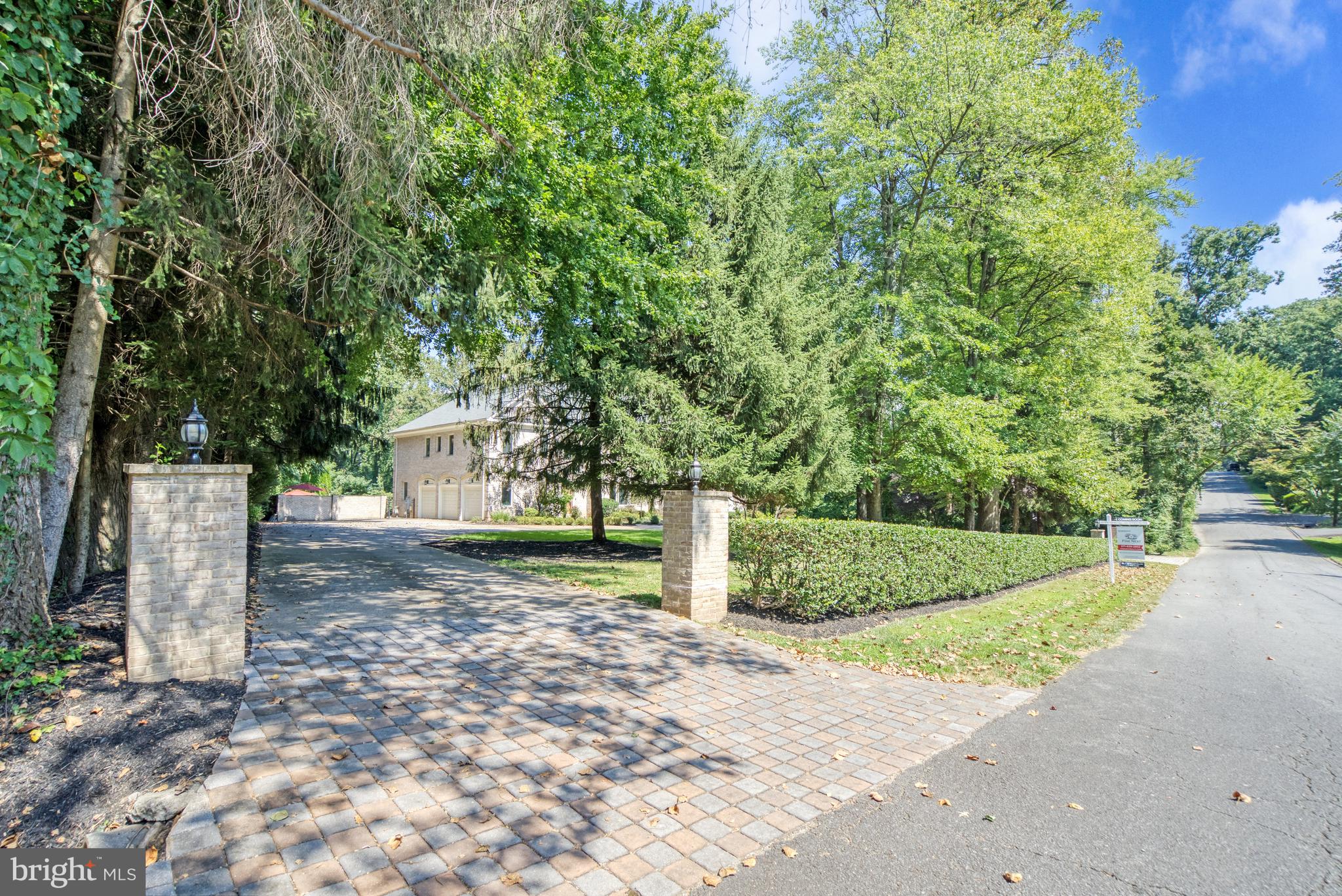 WOODSIDE ESTATES - Residential