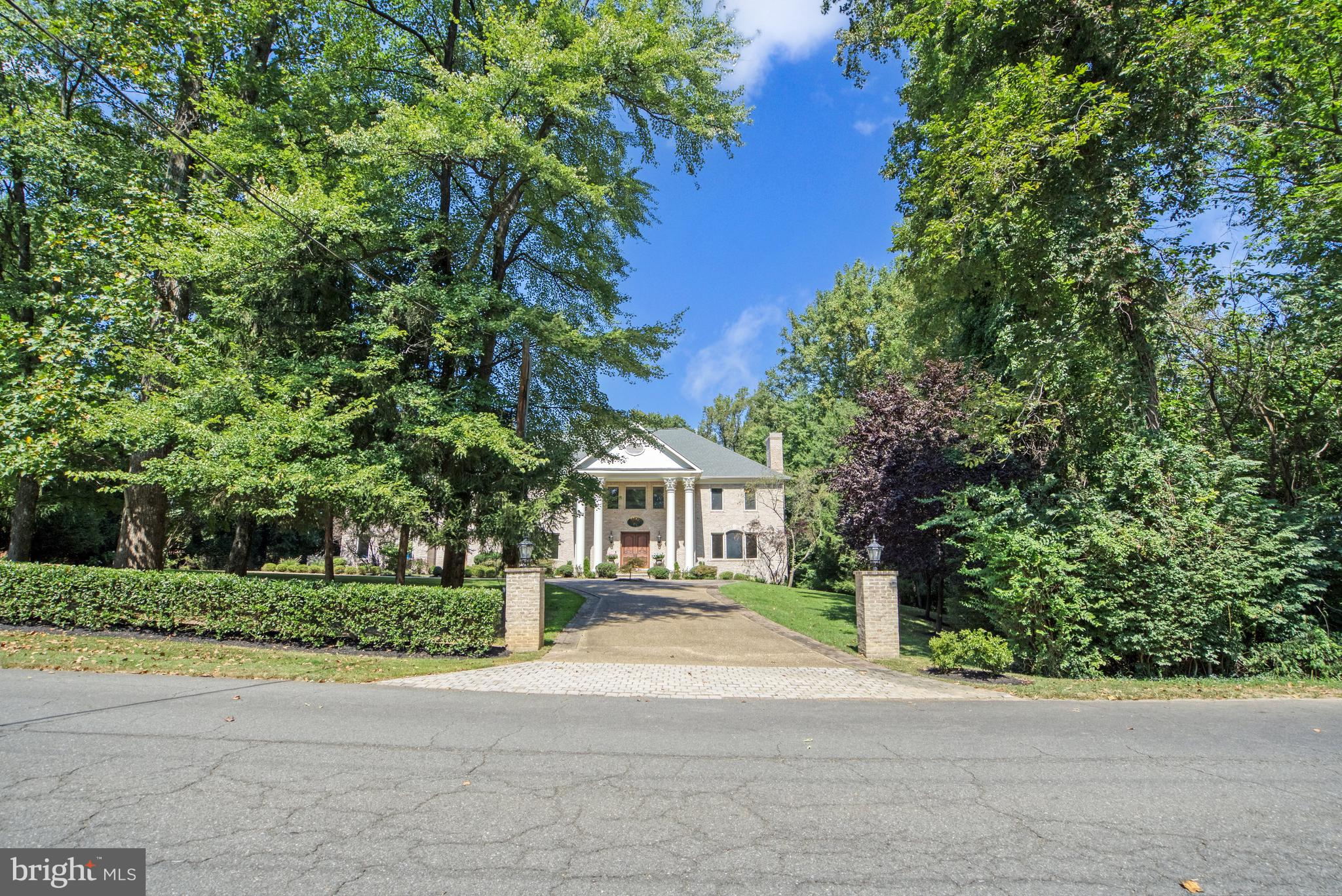 WOODSIDE ESTATES - Residential