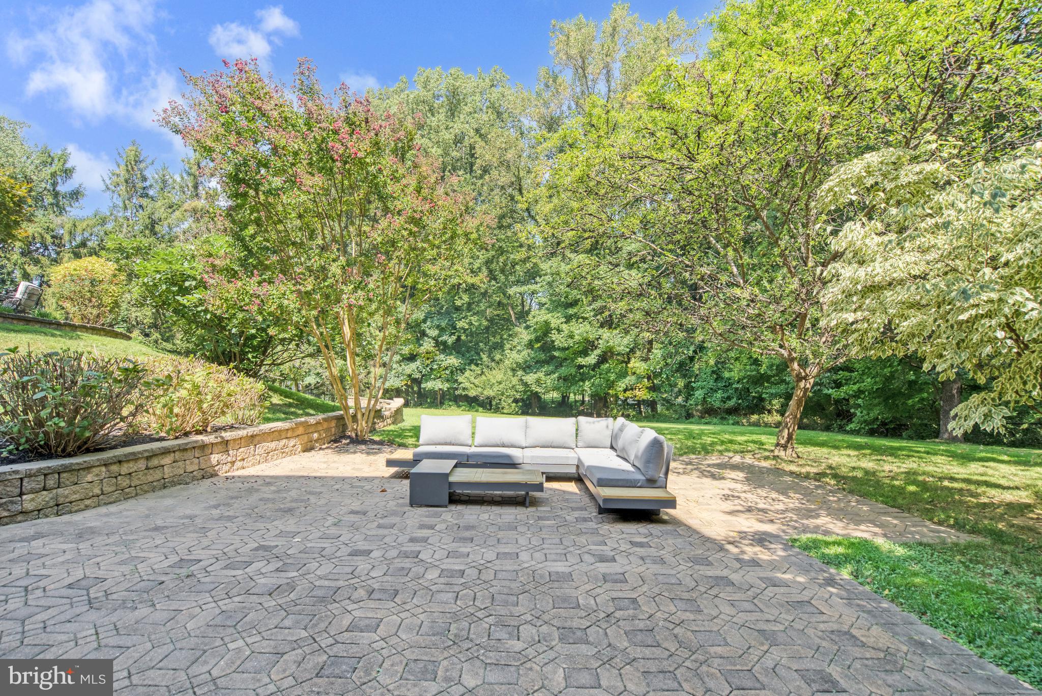 WOODSIDE ESTATES - Residential