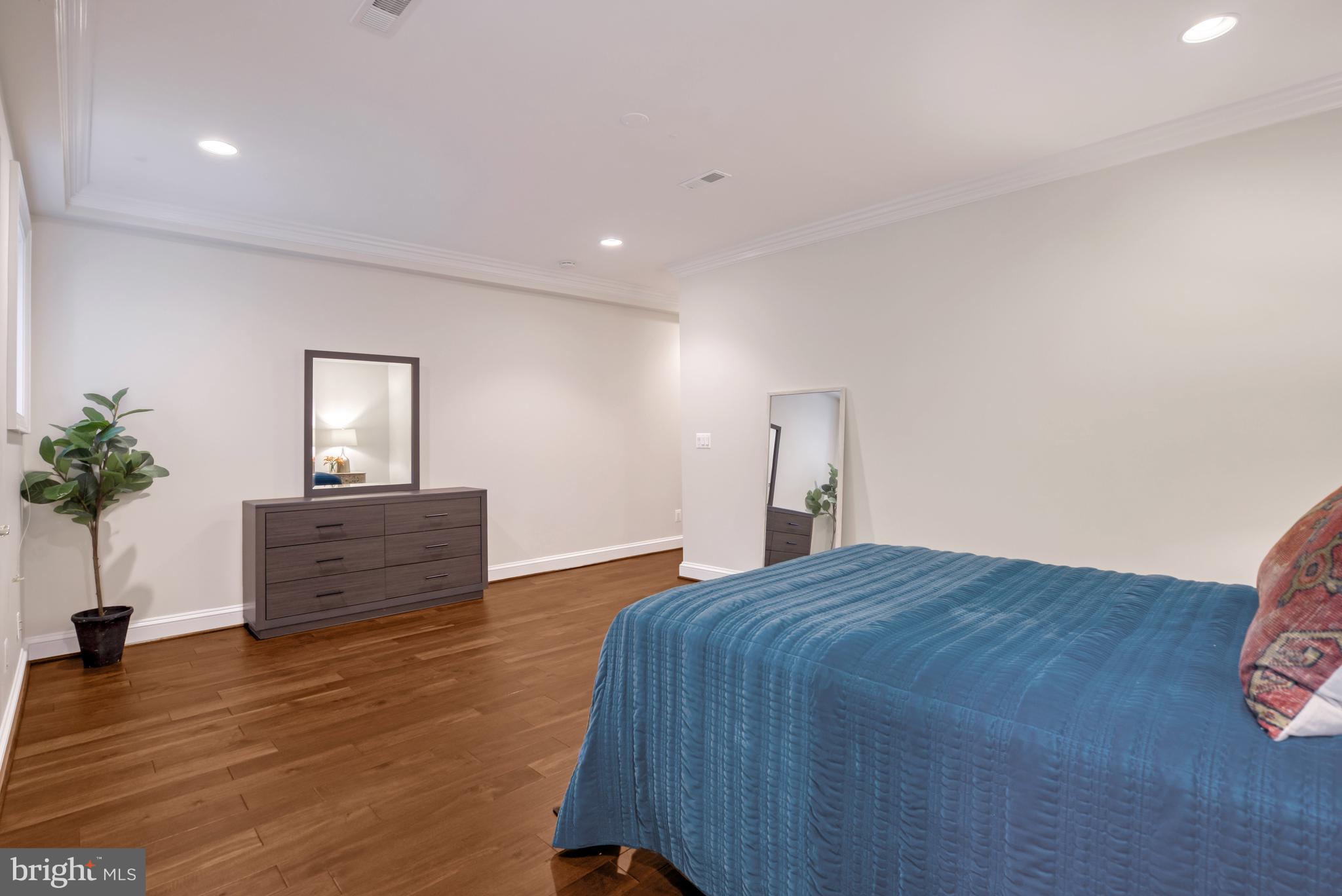 WOODSIDE ESTATES - Residential