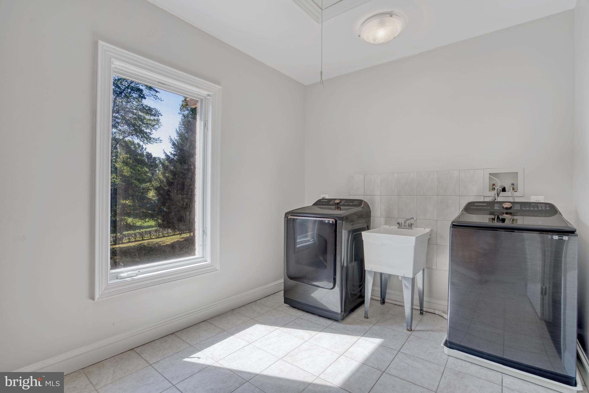 WOODSIDE ESTATES - Residential